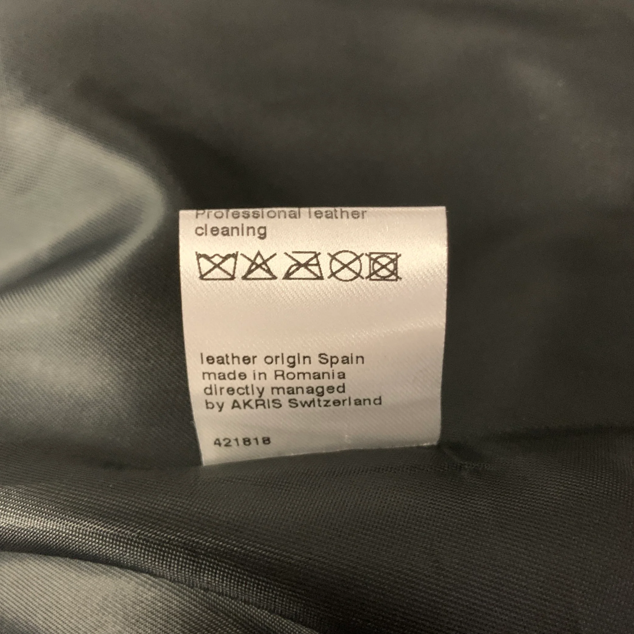 AKRIS Size 12 Black Leather Cropped Jacket - Image 8