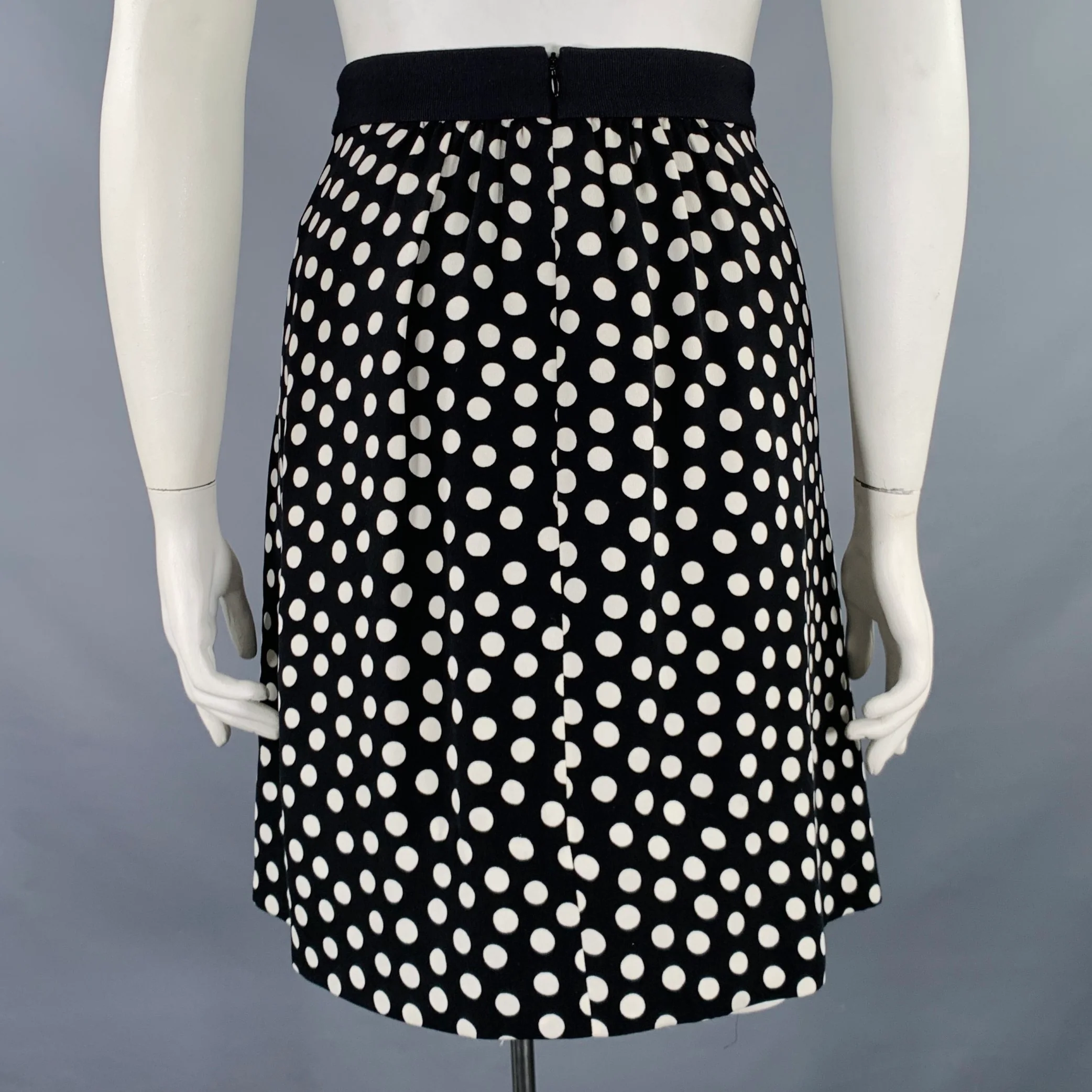 AKRIS Size 12 Black White Polka Dot Short Skirt - Image 2