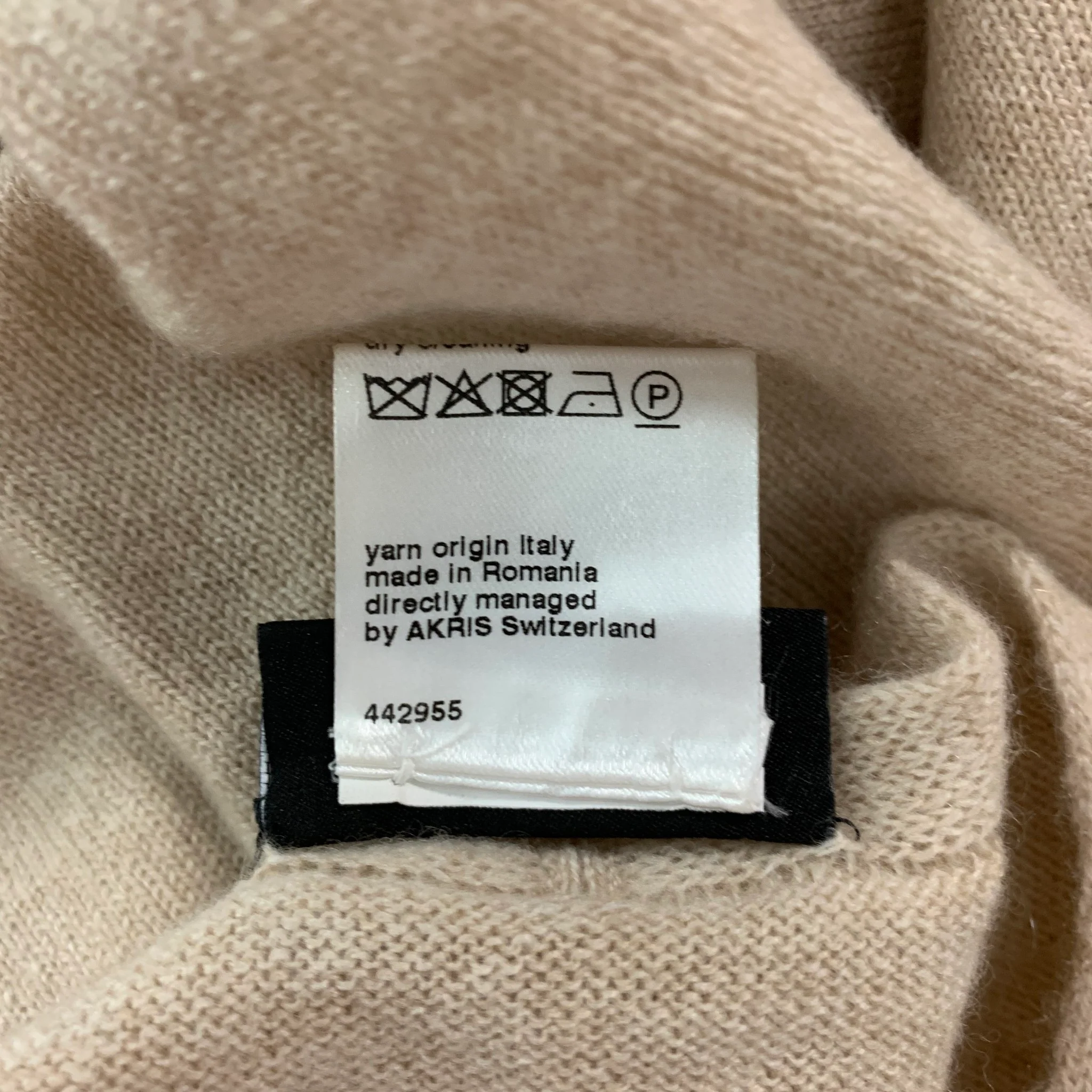 AKRIS Size 6 Beige Cashmere V-Neck Pullover - Image 5