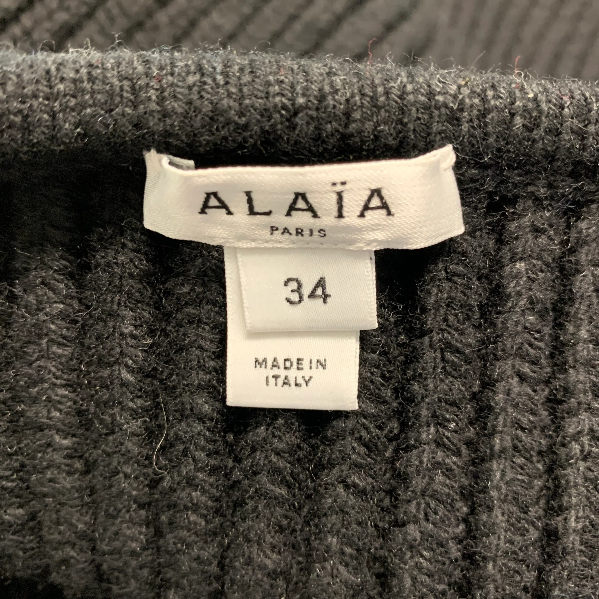 ALAIA Size 2 Black Wool Blend High Waisted Shorts - Image 4