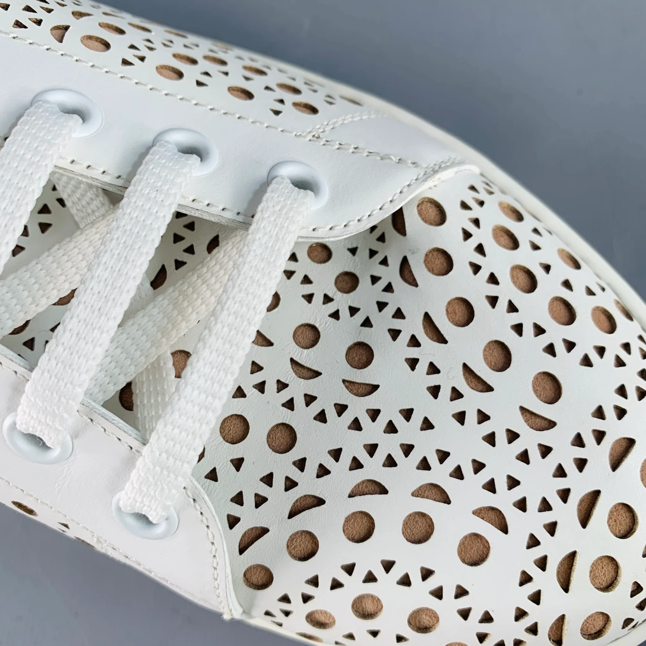 ALAIA Size 8 White Tan Laser Cut Leather Lace-Up Low Top Sneakers - Image 9