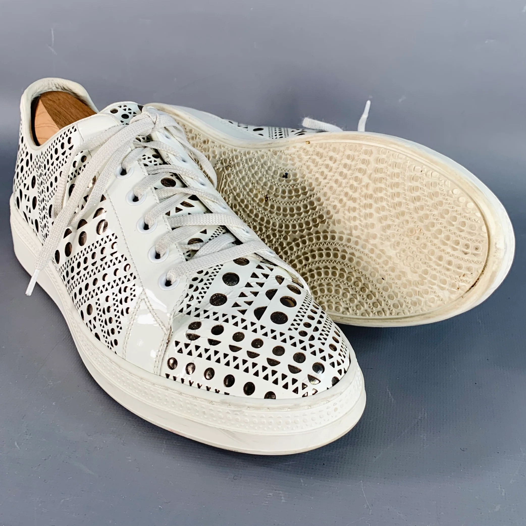 ALAIA Size 9 White Silver Perforated Patent Leather Low Top Sneakers - Image 5