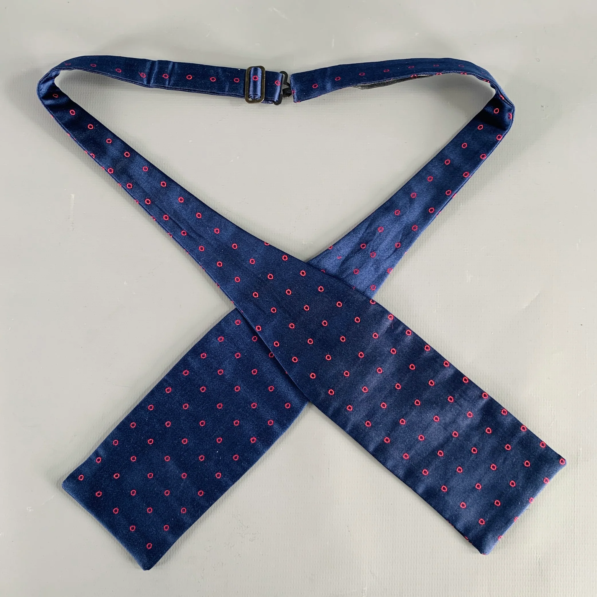ALEXANDER MCQUEEN Navy Red Circles Silk Bow Tie - Image 3