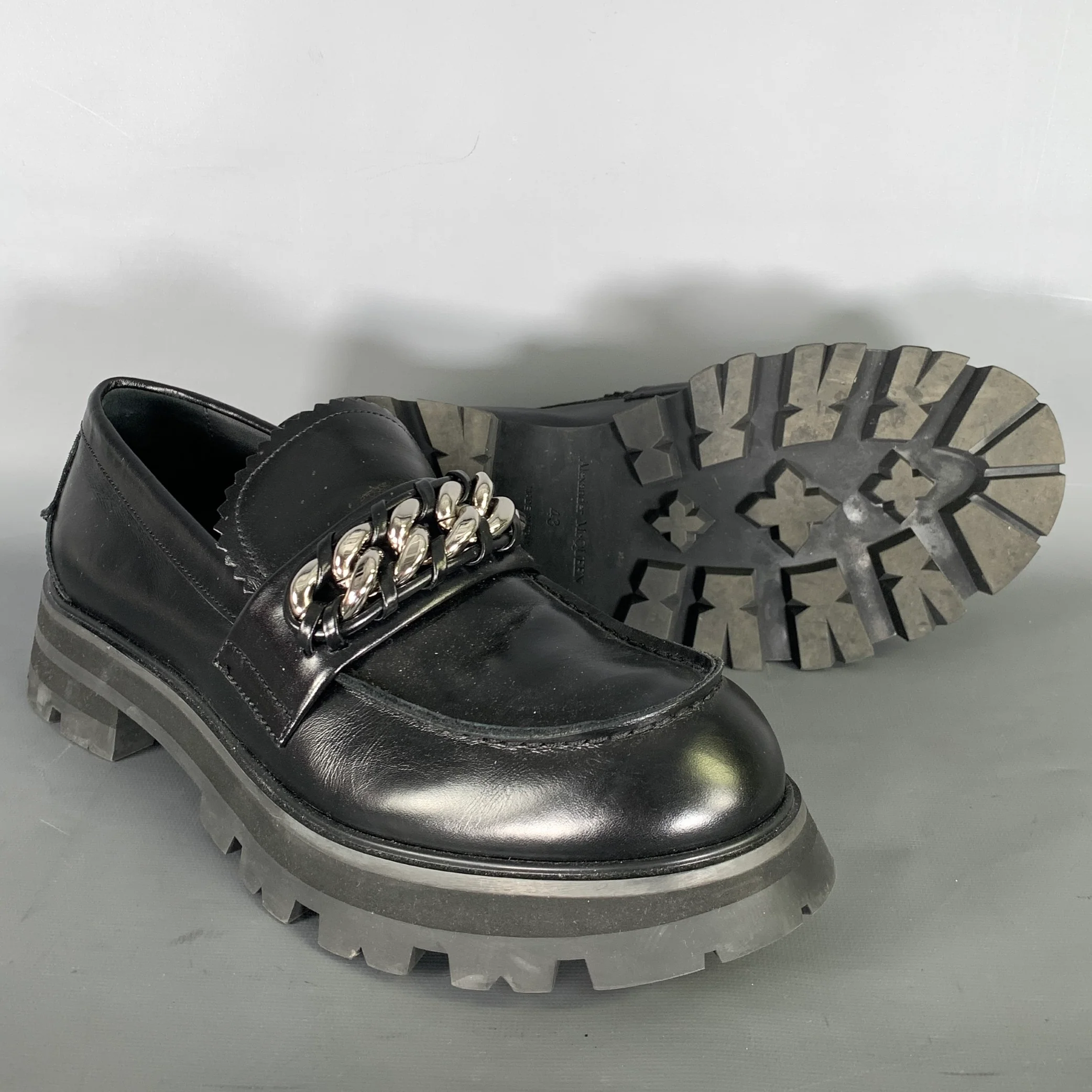 ALEXANDER MCQUEEN Size 10 Black Silver Chain Leather Slip On Loafers - Image 5
