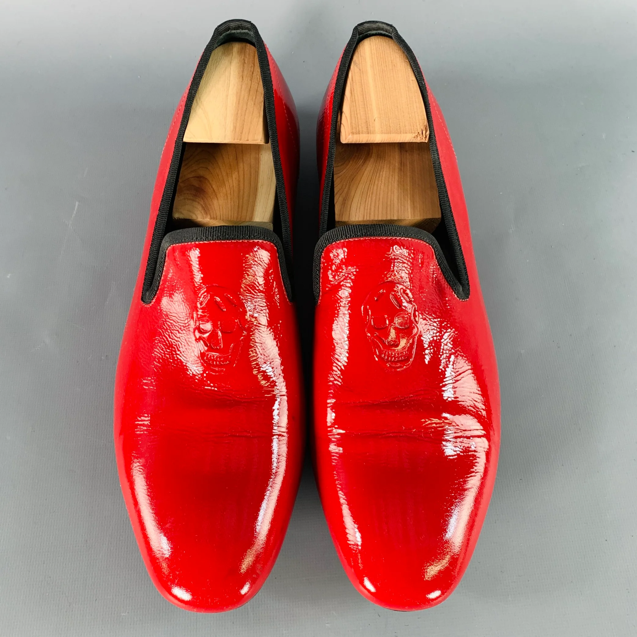 ALEXANDER MCQUEEN Size 12 Red Black Embossed Skull Patent Leather Slip On Loafers - Image 4