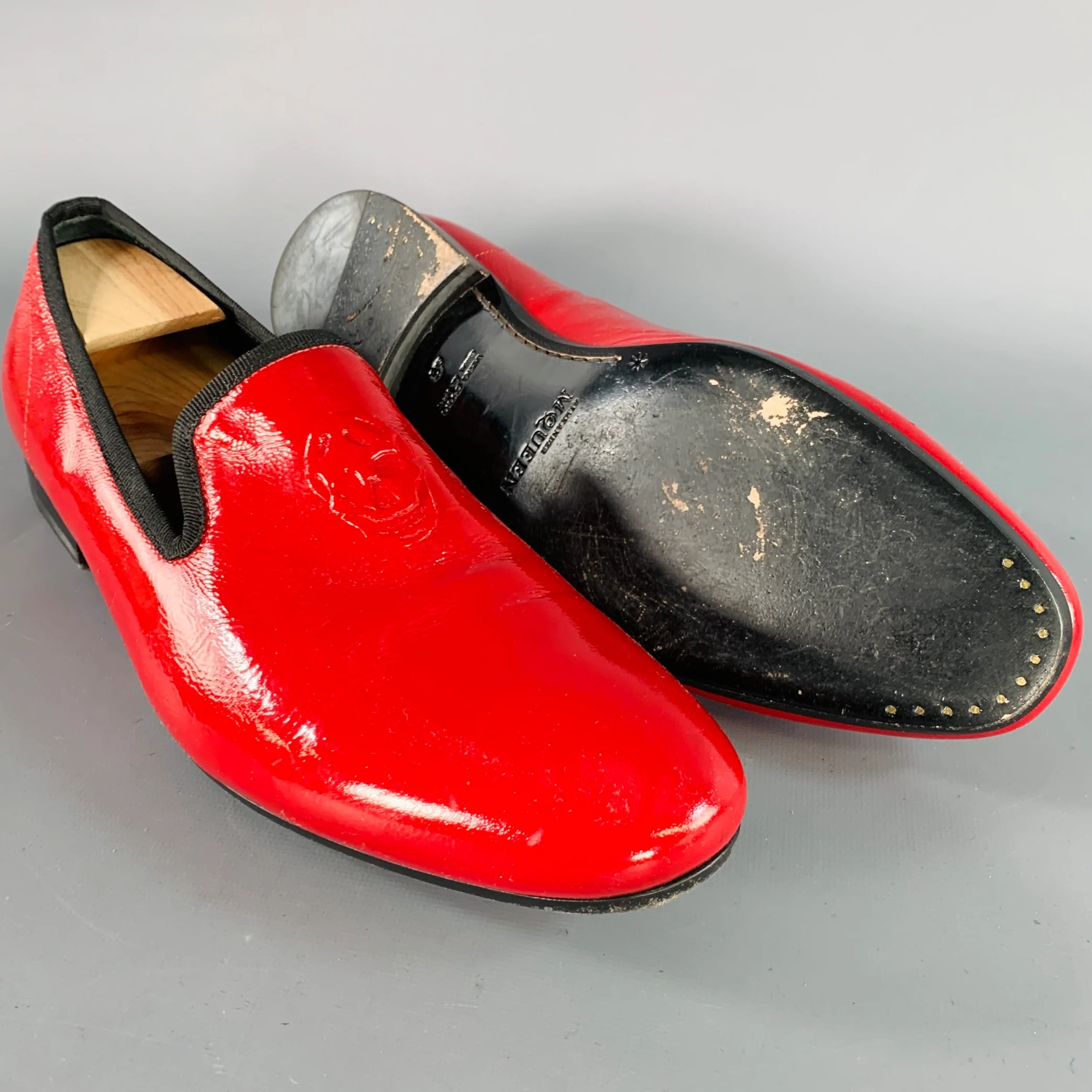 ALEXANDER MCQUEEN Size 12 Red Black Embossed Skull Patent Leather Slip On Loafers - Image 5