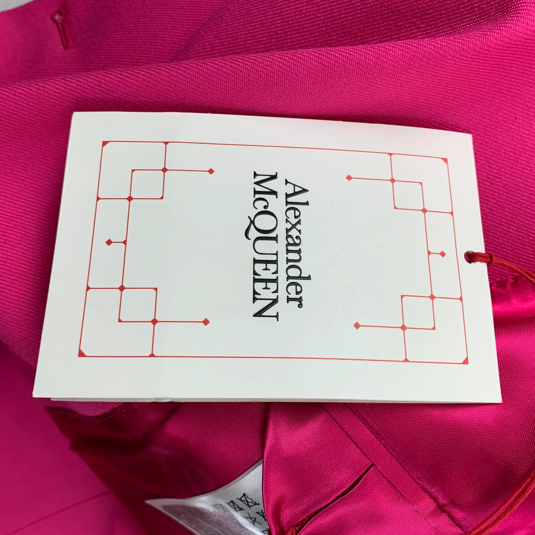 ALEXANDER MCQUEEN Size 36 Pink Wool Peak Lapel Asymmetric Suit - Image 10