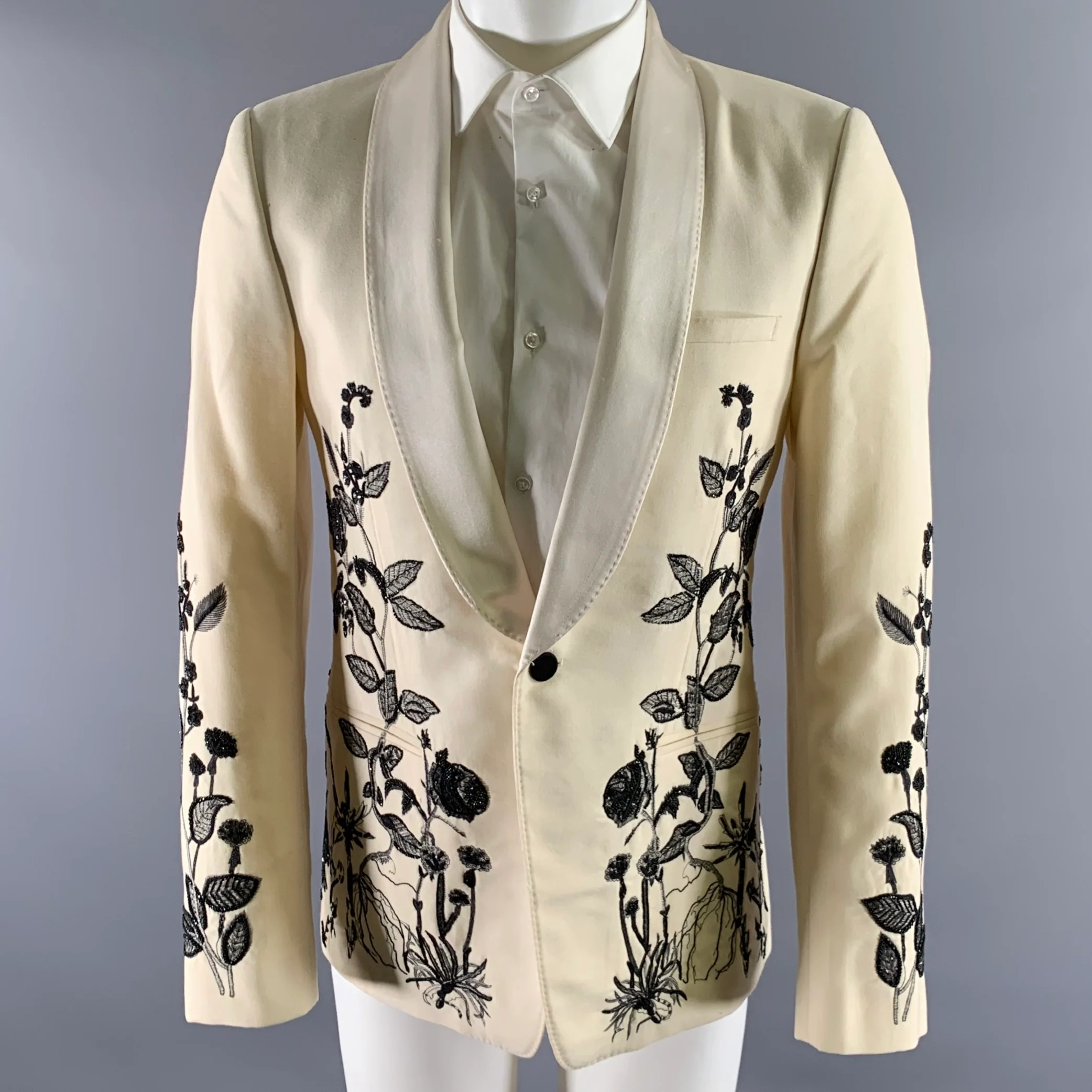 ALEXANDER MCQUEEN Size 38 Cream Black Embroidery Wool Mohair Sport Coat