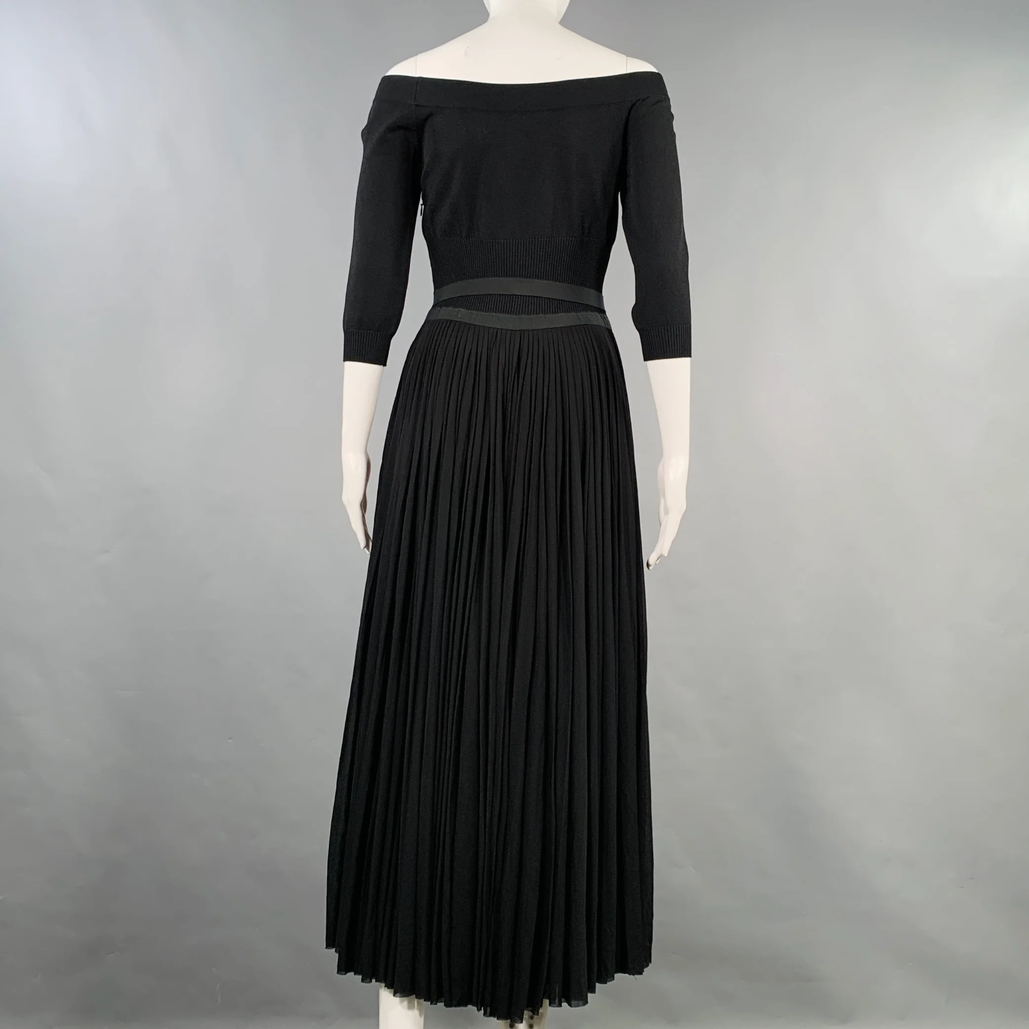 ALEXANDER MCQUEEN Size 8 Black Viscose Pleated 3/4 Sleeves Dress - Image 4