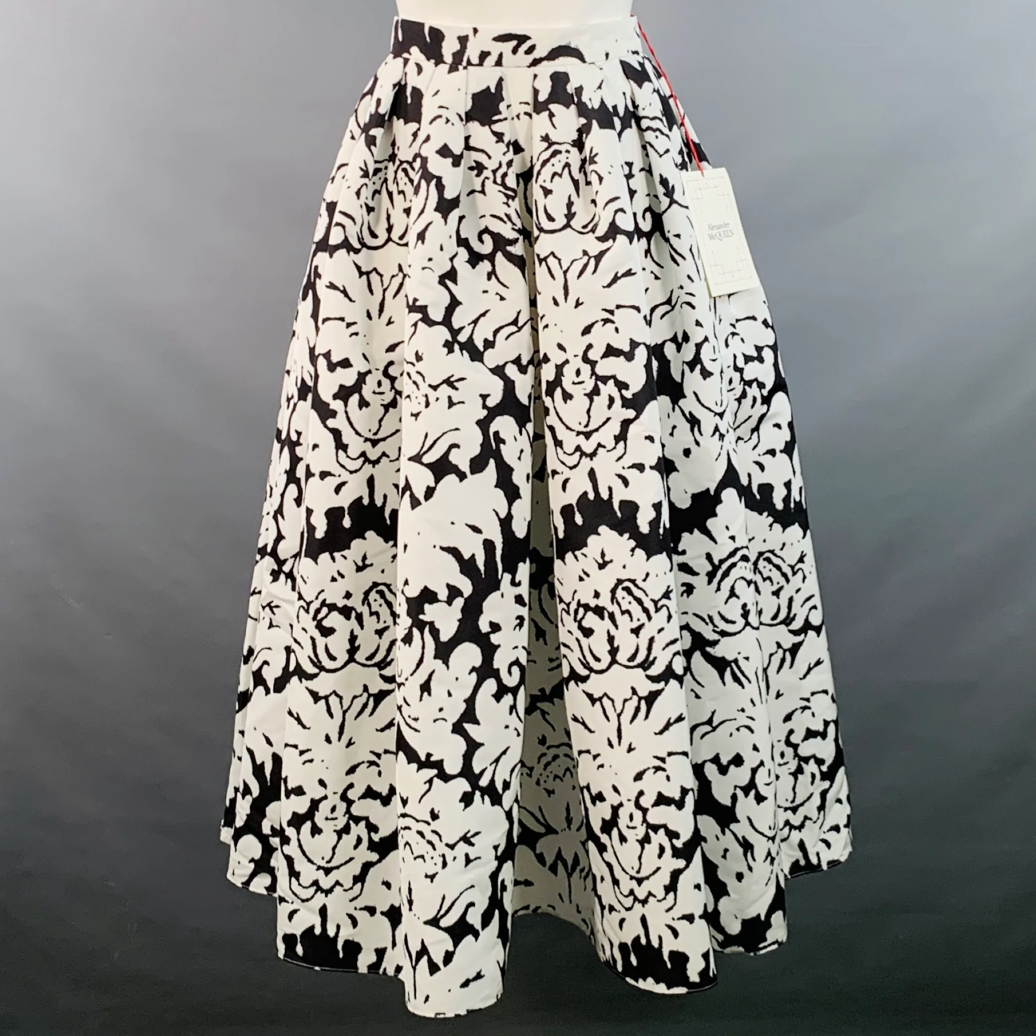 ALEXANDER MCQUEEN Size 8 White Black Taffeta Abstract Pleated Midi Skirt