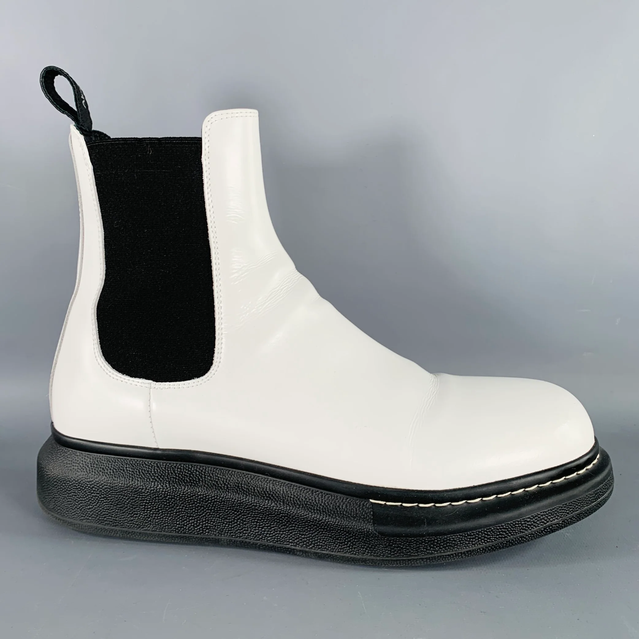 ALEXANDER MCQUEEN Size 9 White Black Leather Chelsea Ankle Boots - Image 2