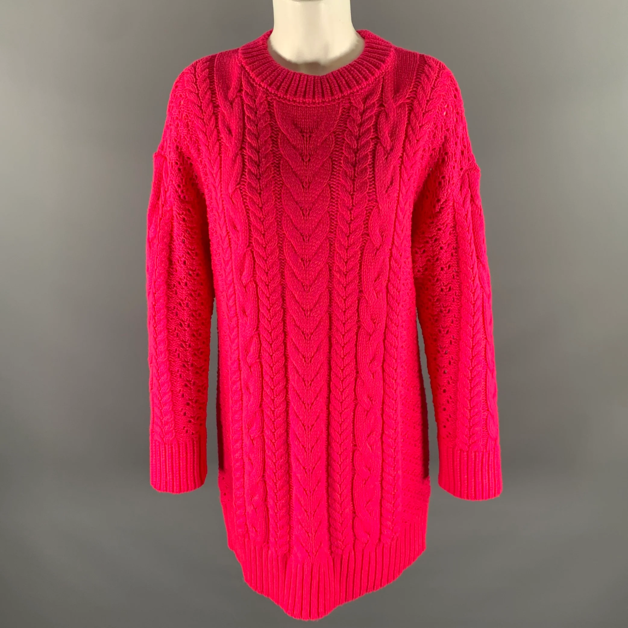 ALICE + OLIVIA Size M Pink Wool Blend Cable Knit Crew-Neck Sweater
