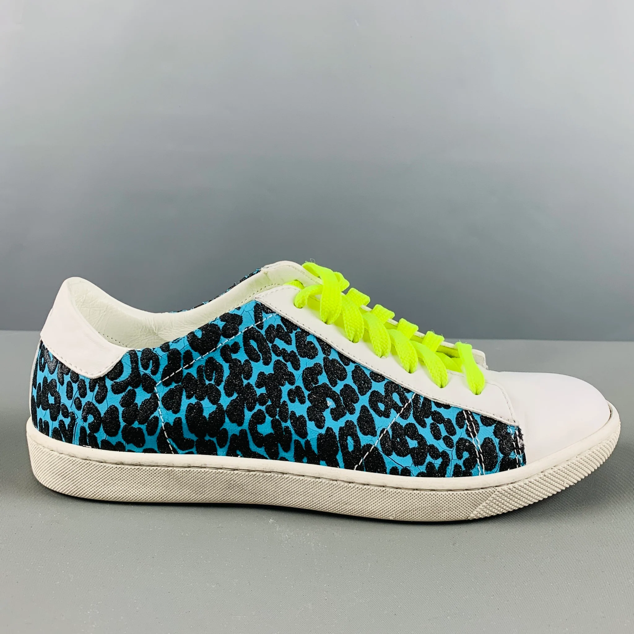 AMIRI Size 7 White Black & Blue Embossed Leather Low Top Sneakers - Image 2