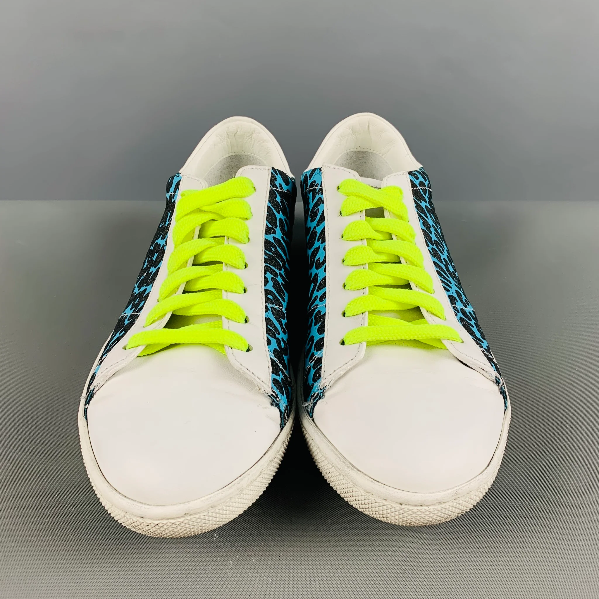 AMIRI Size 7 White Black & Blue Embossed Leather Low Top Sneakers - Image 4