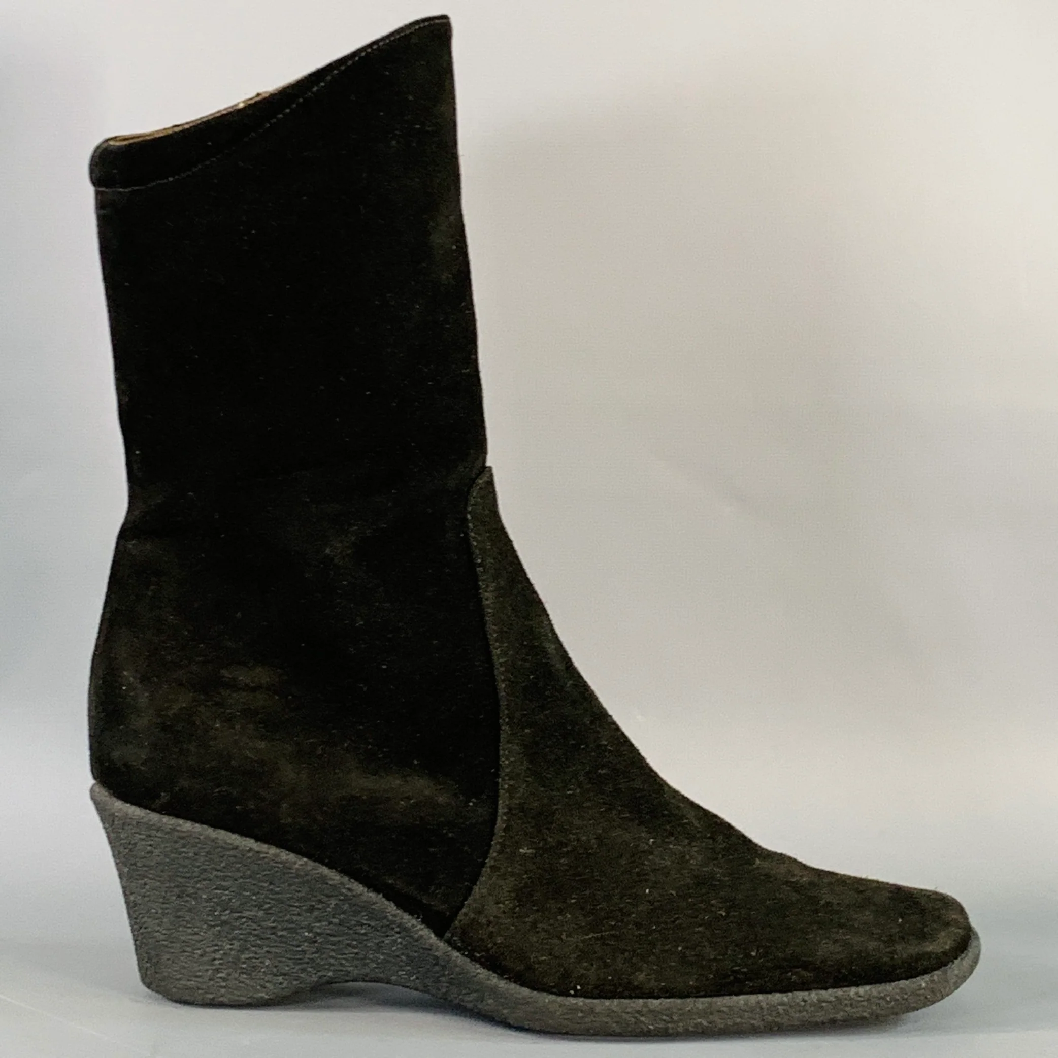 AQUATALIA Size 9.5 Black Suede Waterproof Crepe Sole Boots - Image 2