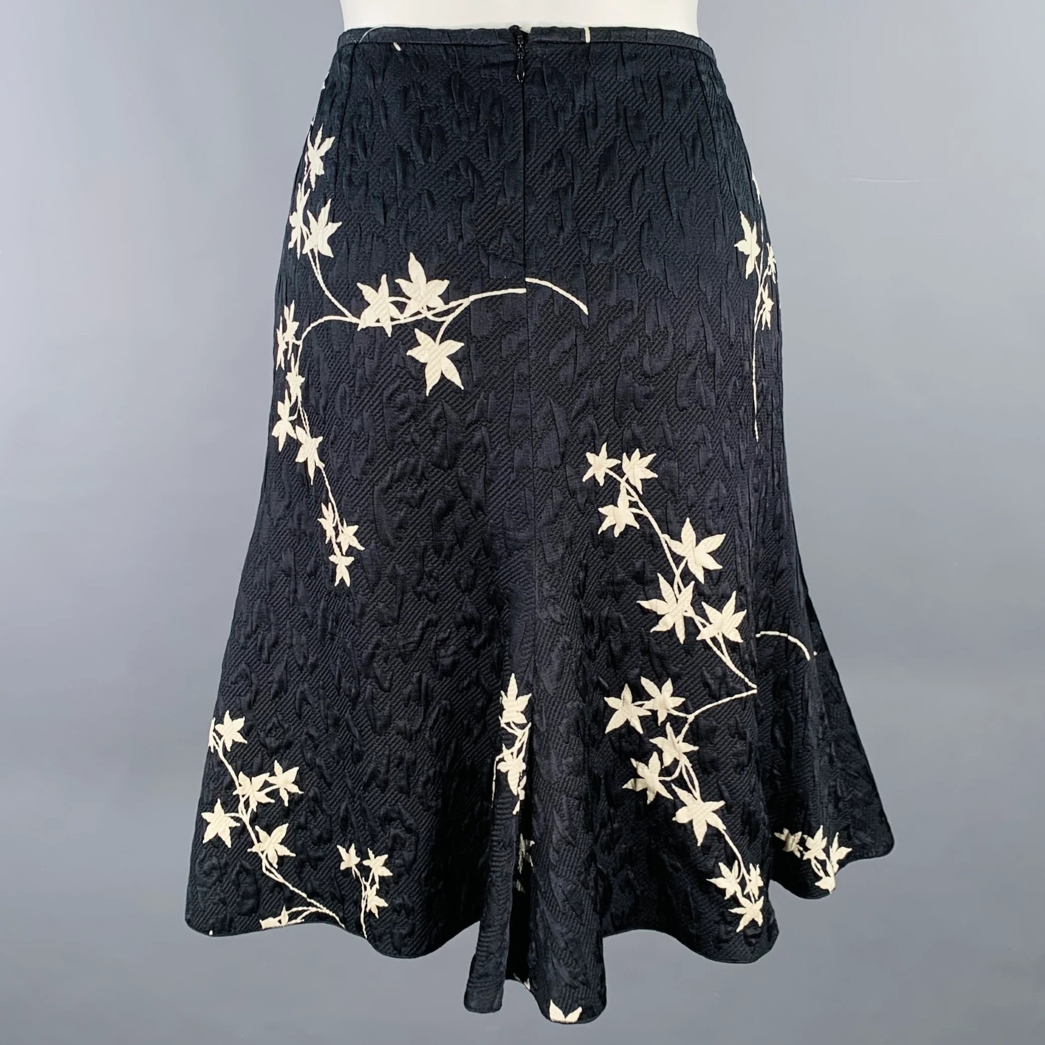 ARMANI COLLEZIONI Size 4 Black White Silk Wool Floral A-Line Below Knee Skirt - Image 2