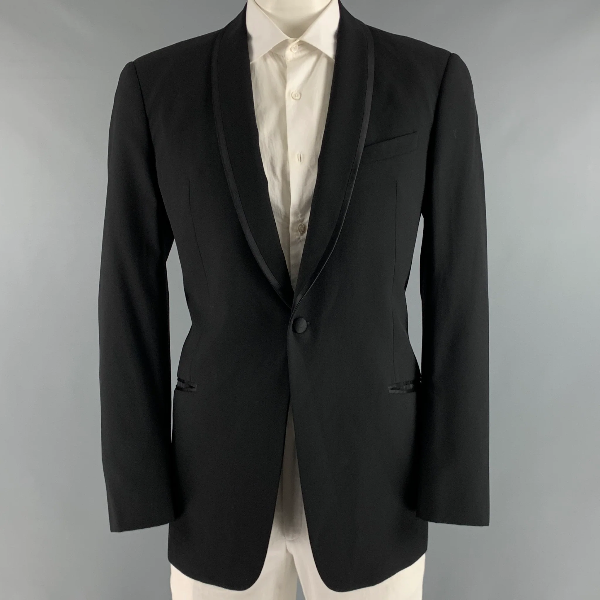 ARMANI COLLEZIONI Size 42 Black Solid Wool Shawl Collar Sport Coat