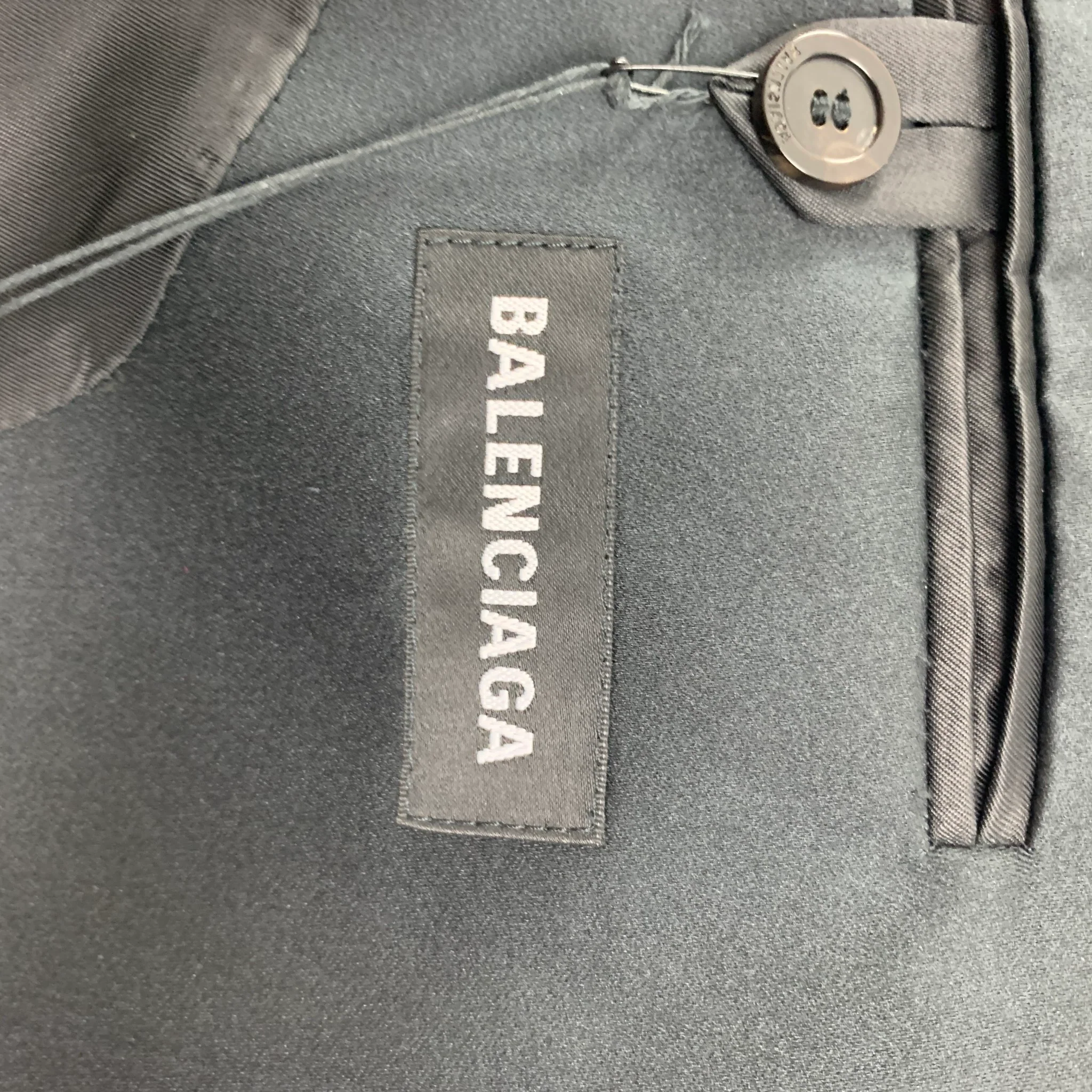 BALENCIAGA Fall-Winter 2019 Size 38 Black Polyamide Suspended Shoulders Sport Coat - Image 9