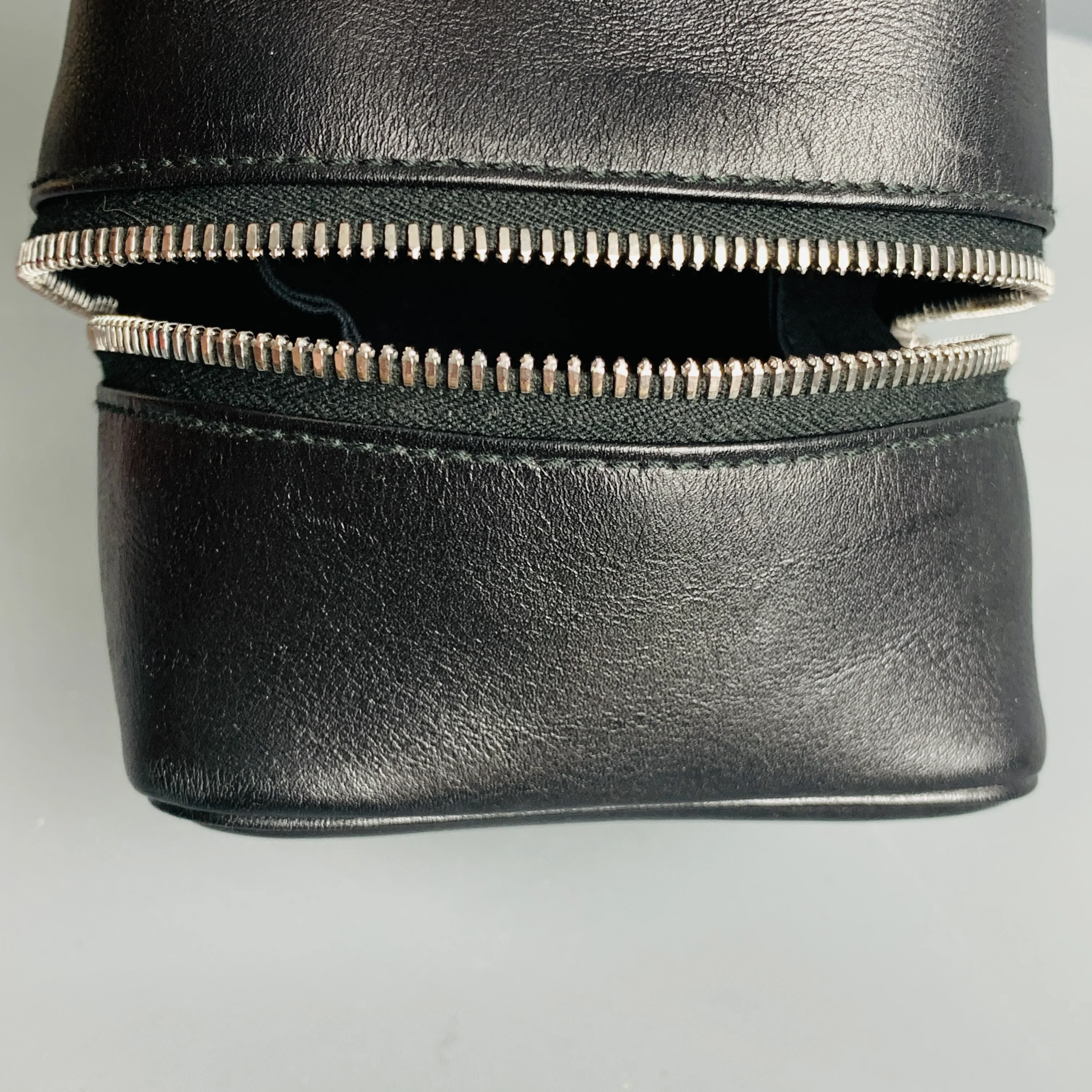 BALLY Black Leather Toiletry Handbag - Image 7