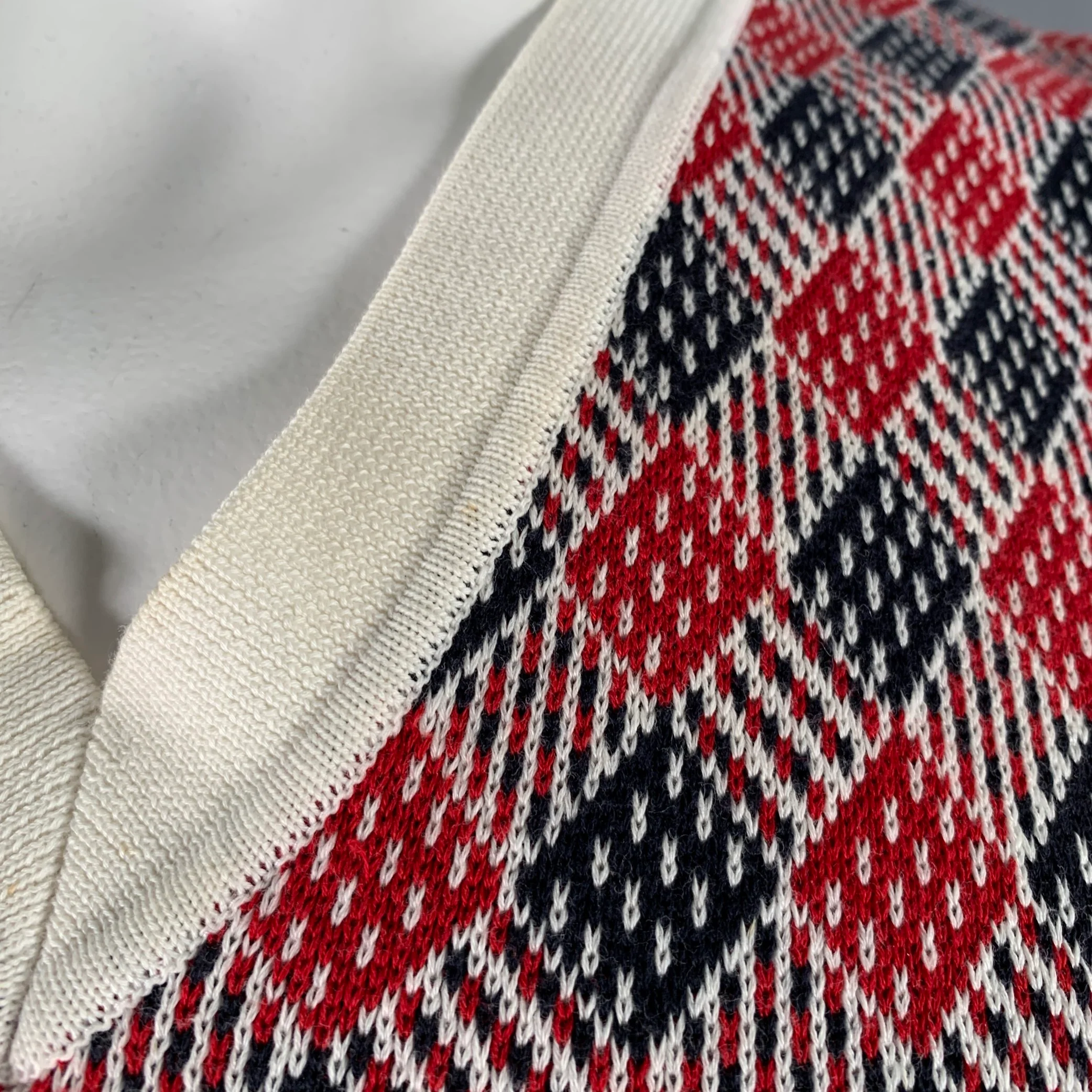 BLACK FLEECE Size L White Red Black Diamond Cotton V-Neck Vest - Image 7