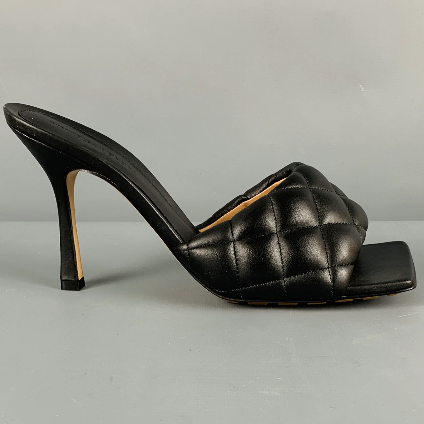 BOTTEGA VENETA Size 10 Black Quilted Leather Square Toe Sandals - Image 2