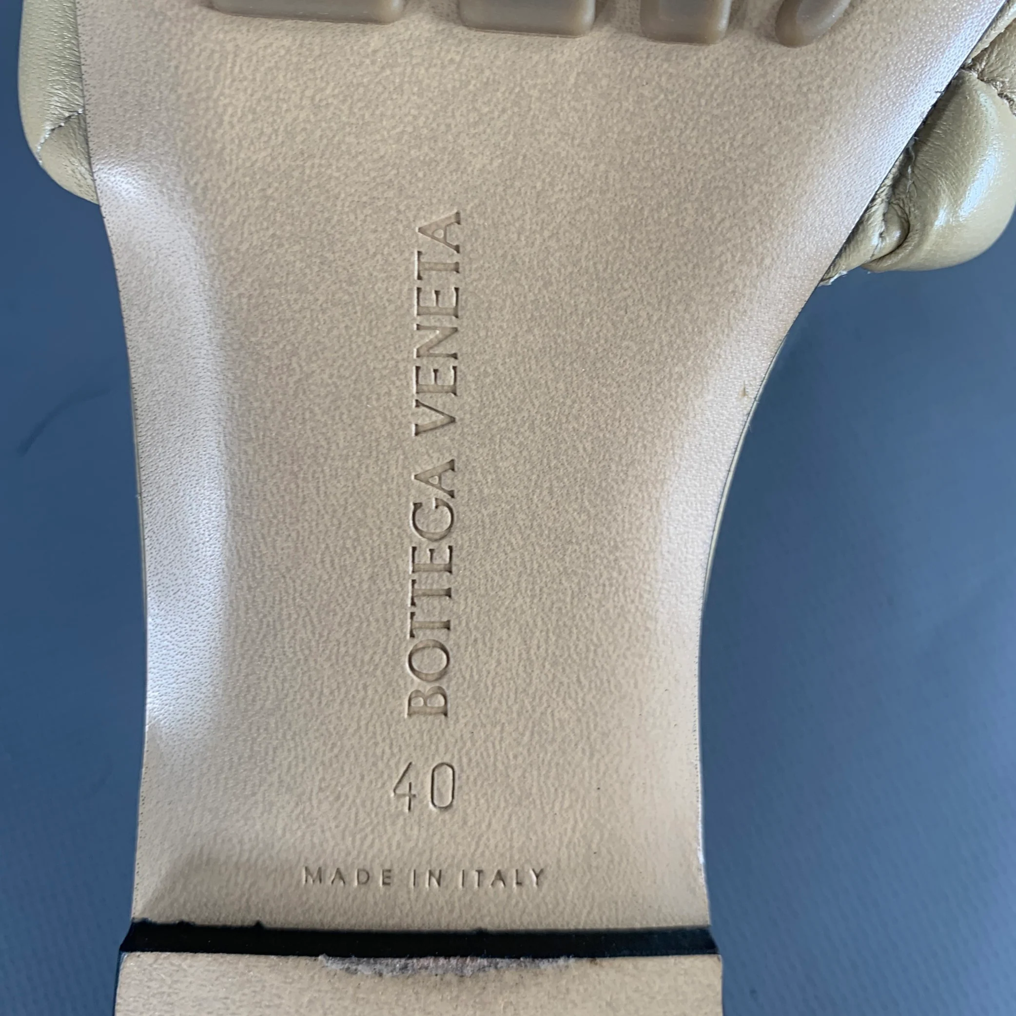 BOTTEGA VENETA Size 10 Tan Leather Padded Quilted Sandals - Image 7
