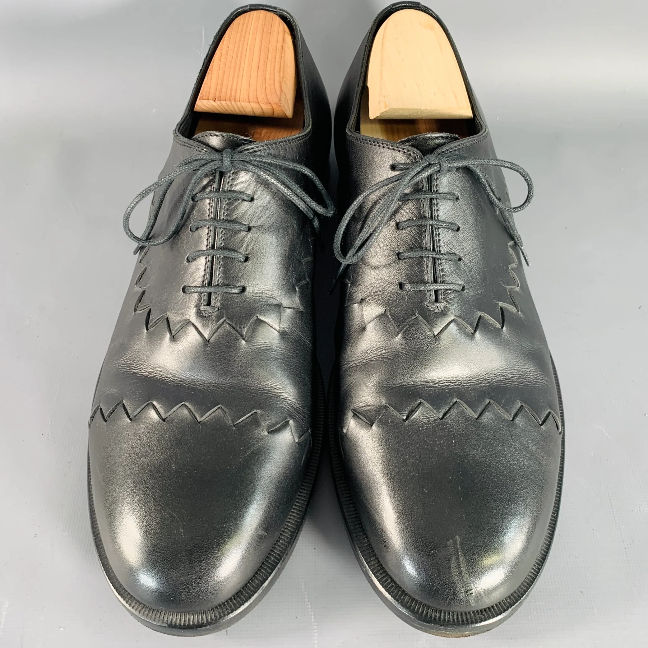BOTTEGA VENETA Size 11 Black Leather Textured Zig Zag Lace-Up Shoes - Image 4