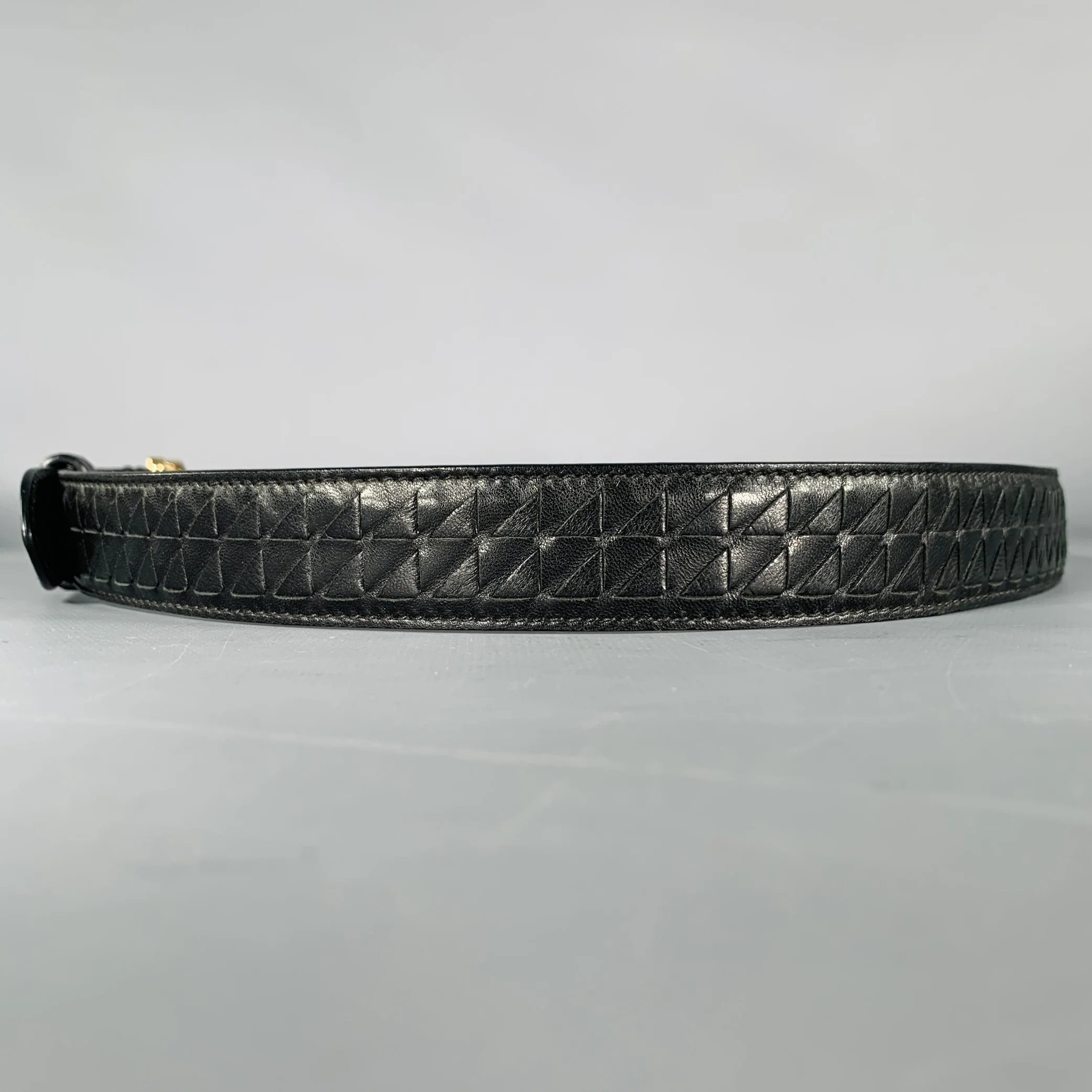 BOTTEGA VENETA Size 34 Black Gold Woven Leather Belt - Image 4