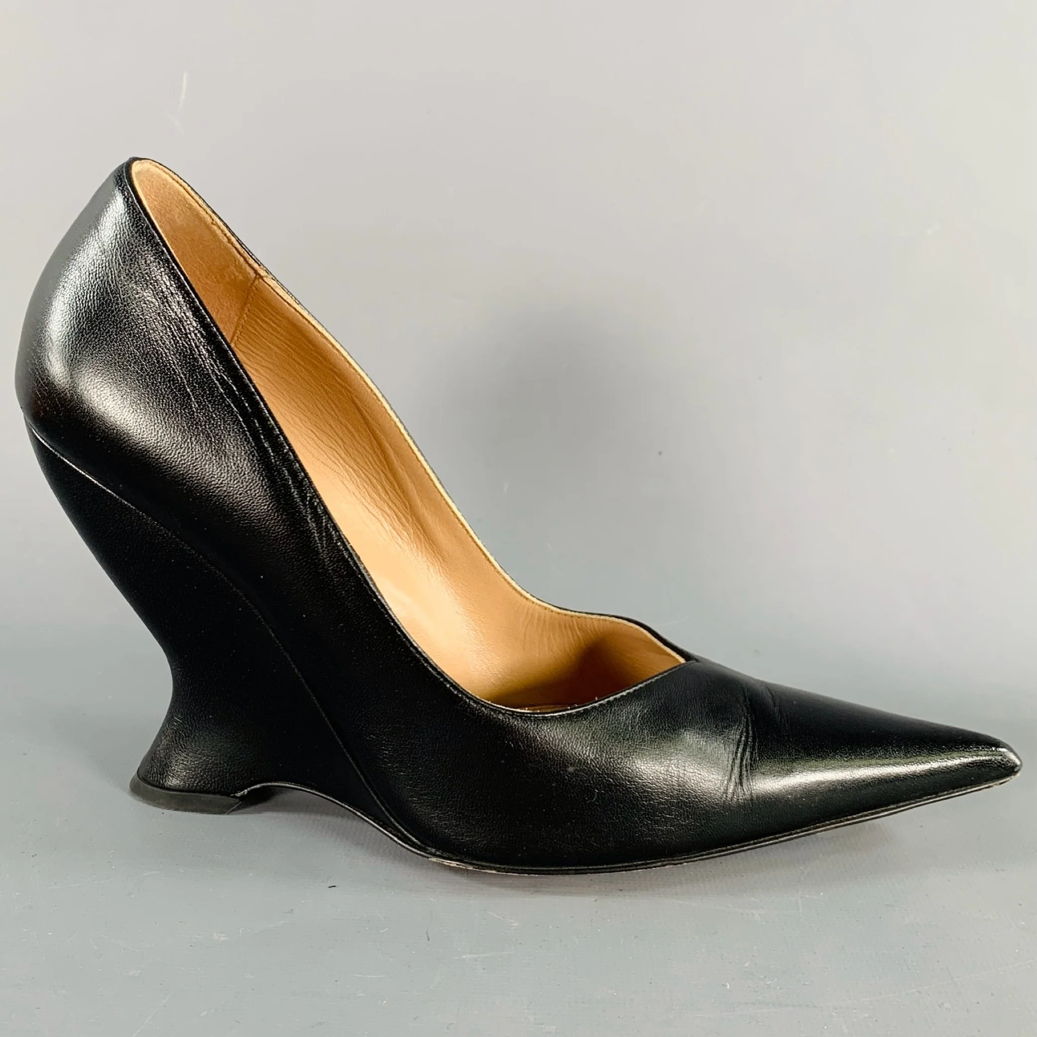 BOTTEGA VENETA Size 7.5 Black Leather Wedge Pumps - Image 2