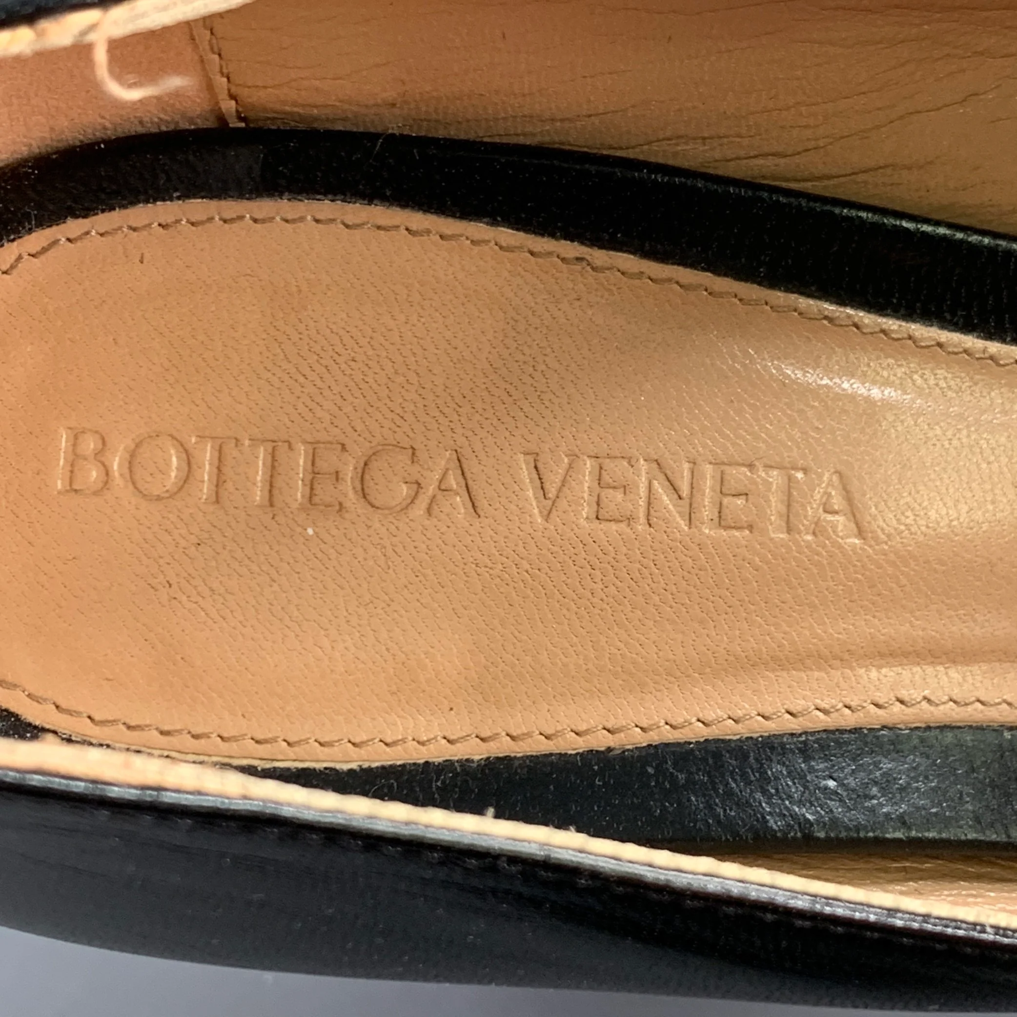 BOTTEGA VENETA Size 7.5 Black Leather Wedge Pumps - Image 7