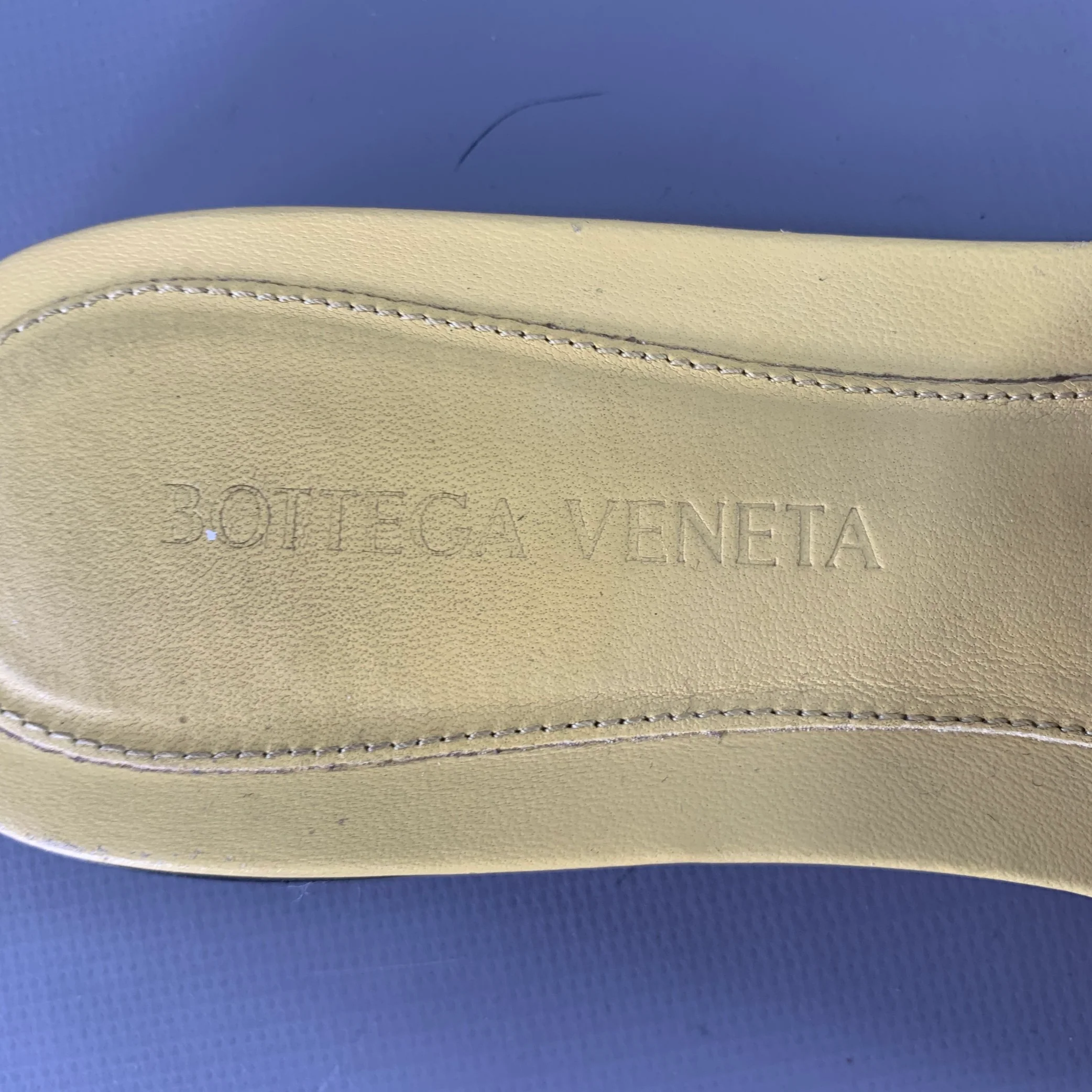 BOTTEGA VENETA Size 7 Yellow Leather Quilted Slide Sandals - Image 7