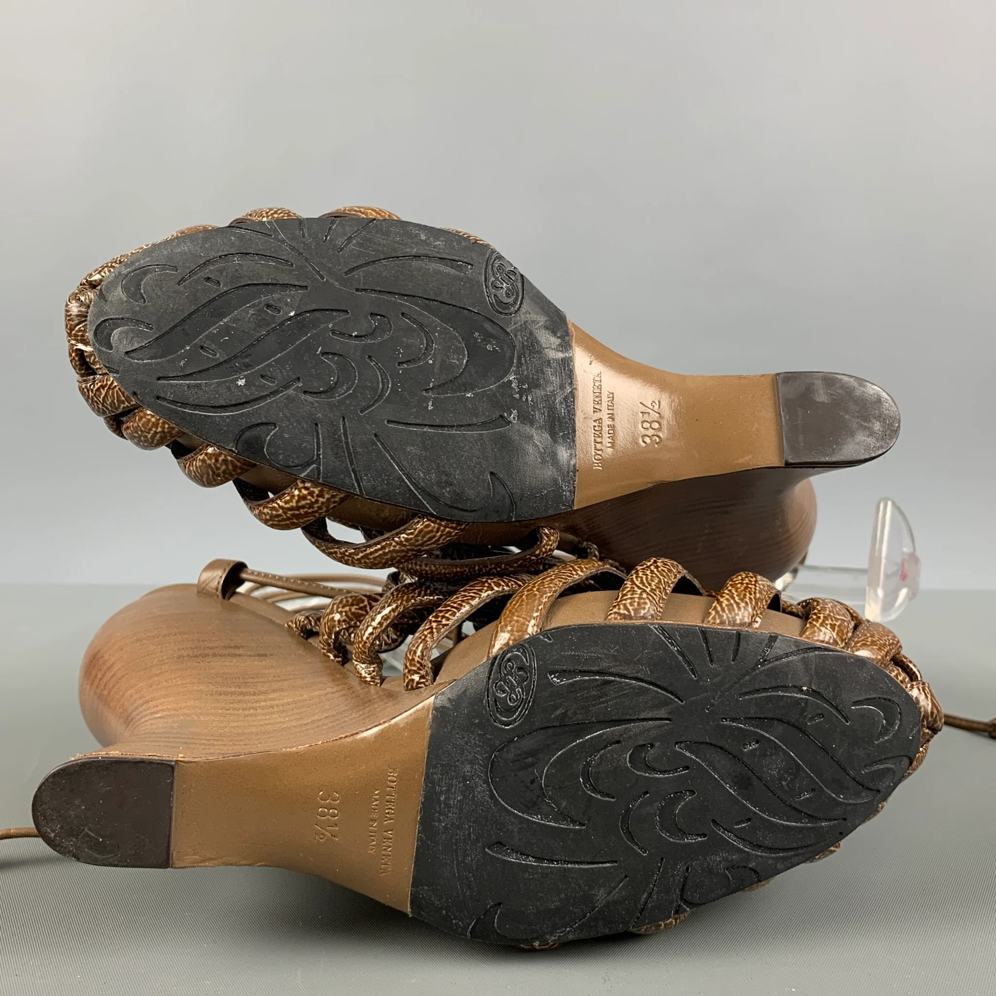 BOTTEGA VENETA Size 8.5 Brown Olive Woven Patent Leather Wedge Sandals - Image 6