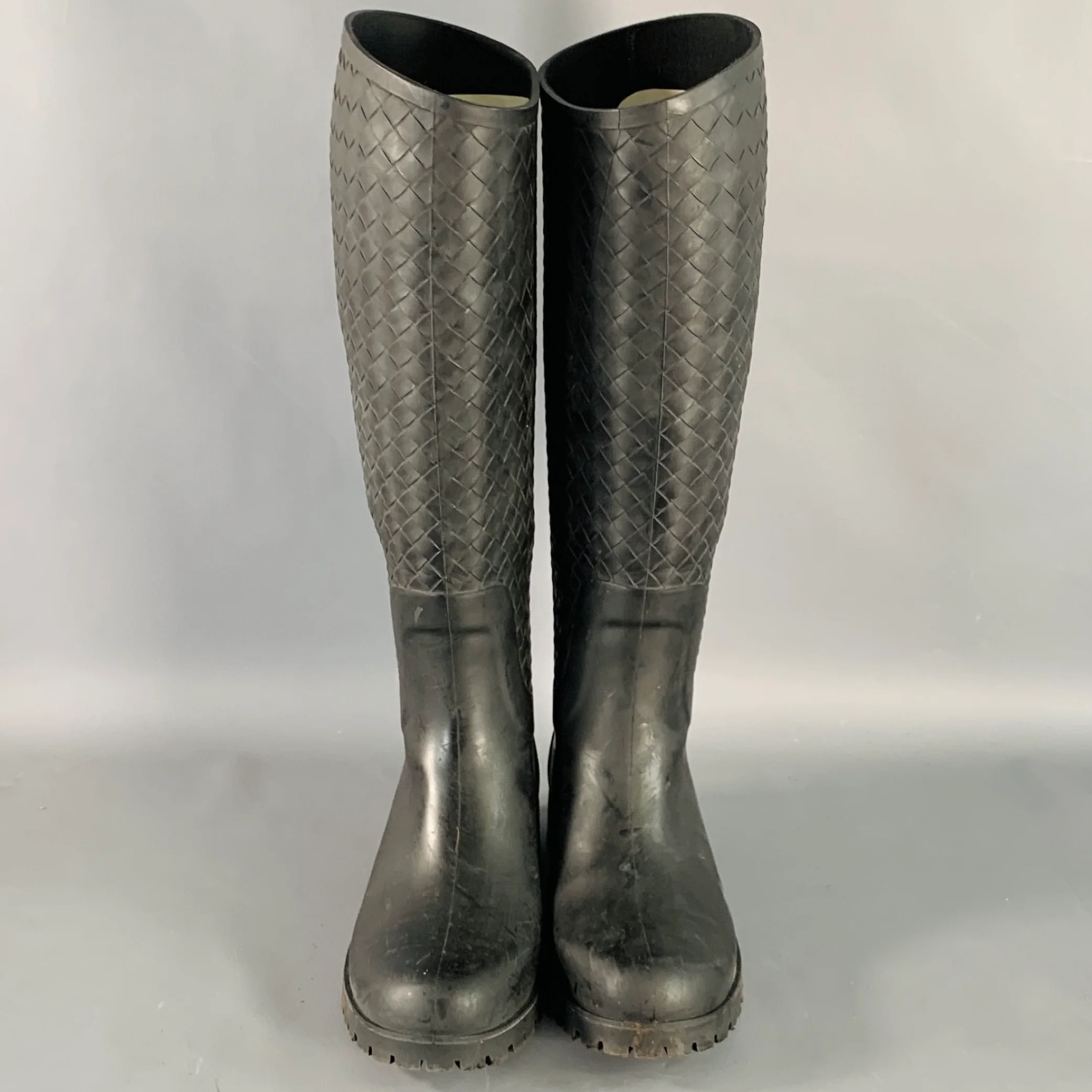 BOTTEGA VENETA Size 8 Black Rubber Intrecchiato Woven Rain Boots - Image 4