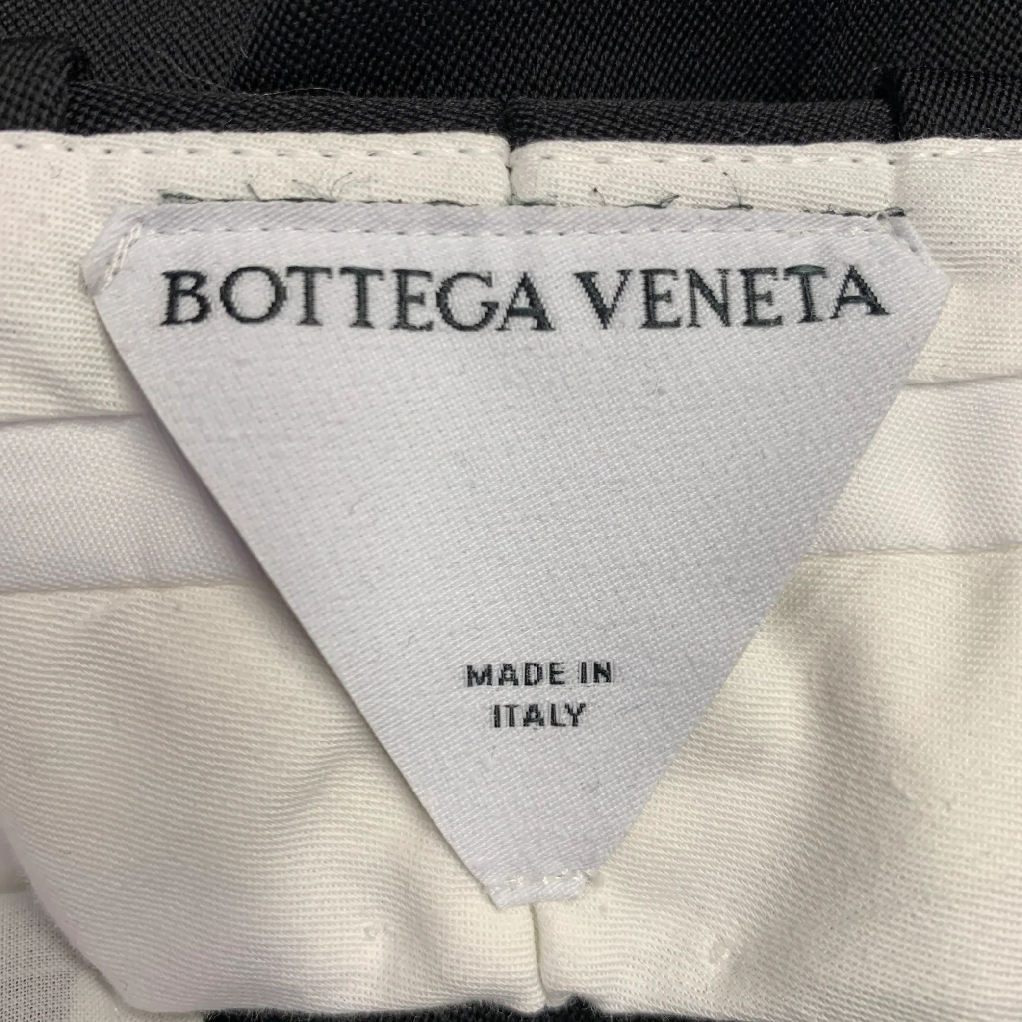 BOTTEGA VENETA Size M Black Wool Flat Front Wide Leg Shorts - Image 4