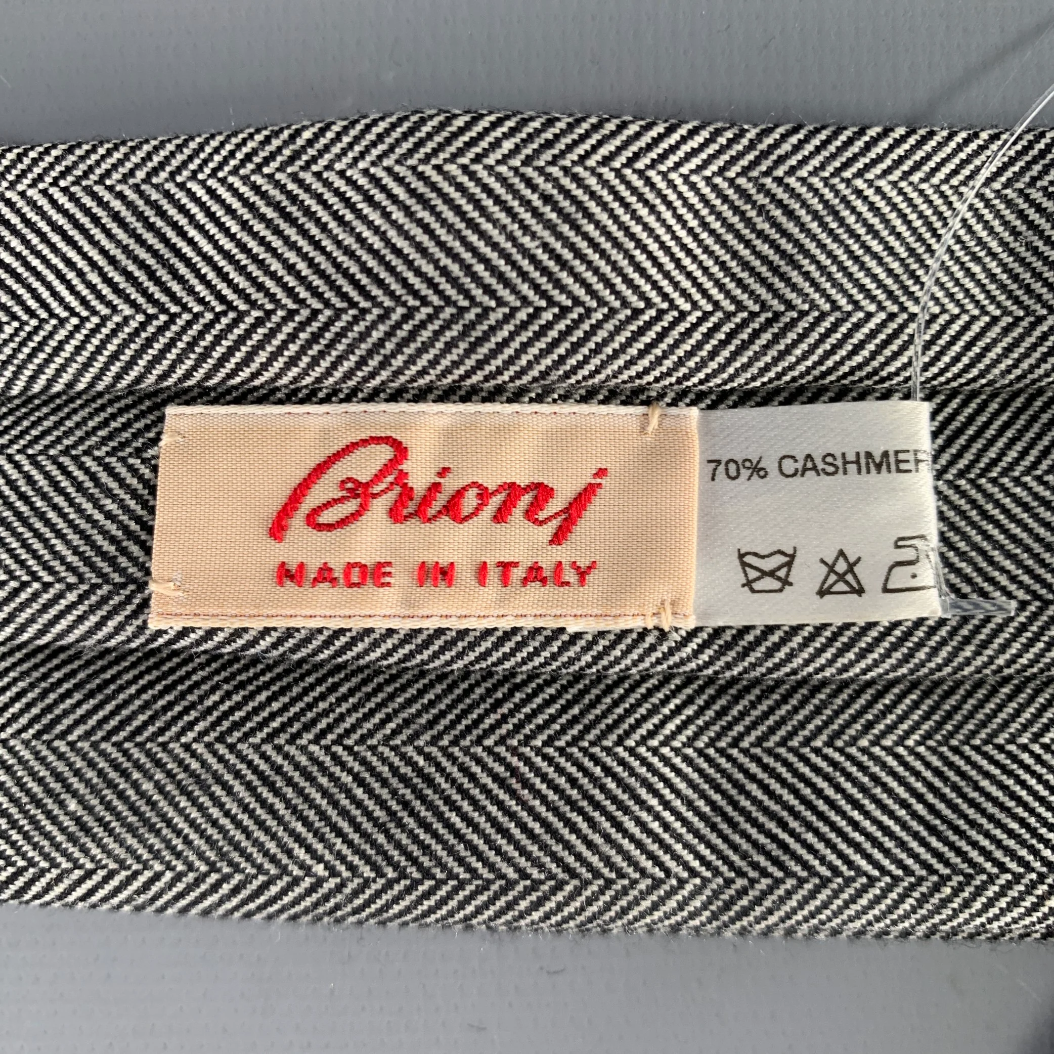 BRIONI Grey Black Herringbone Cashmere Silk Ascot - Image 4