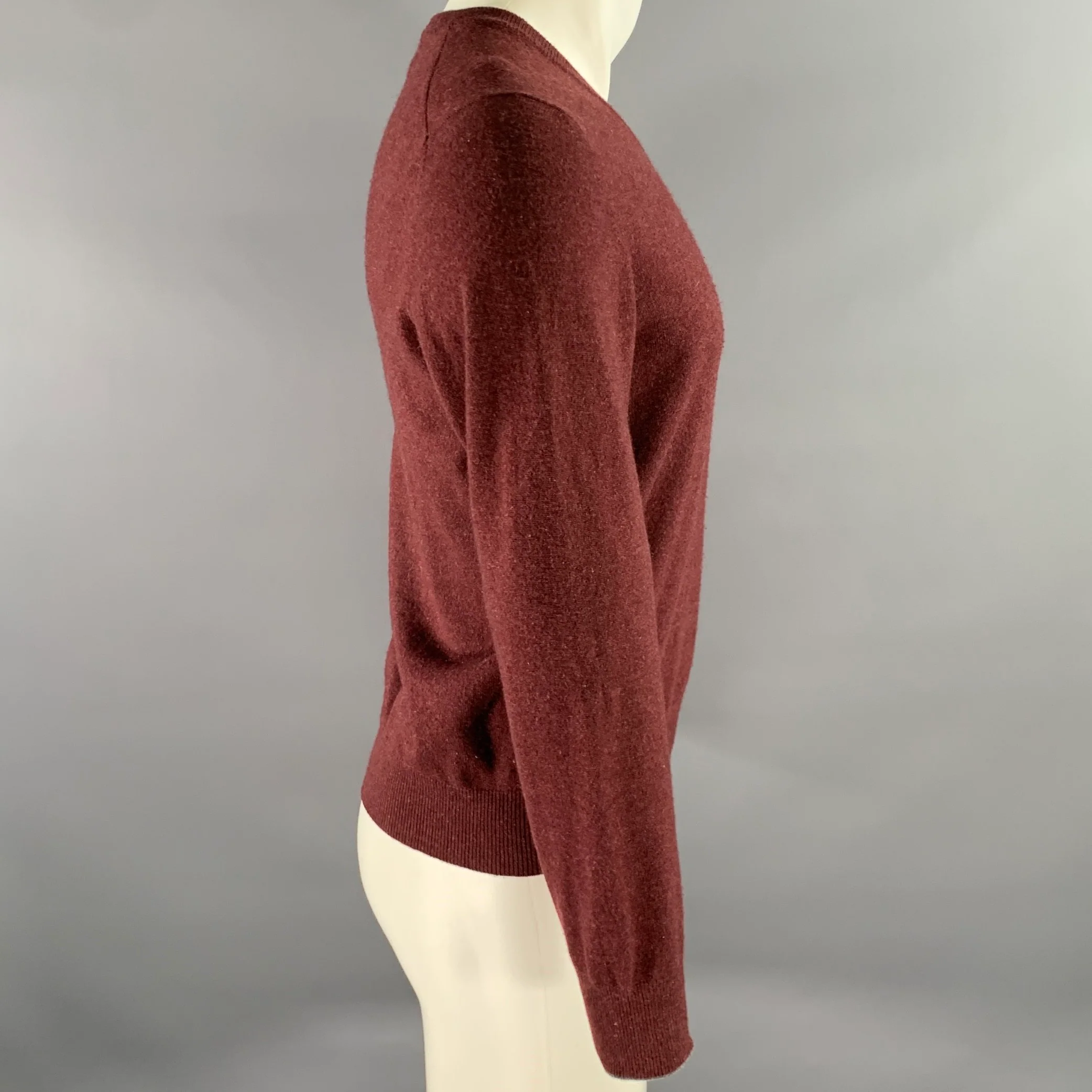 BRUNELLO CUCINELLI Size S Burgundy Grey Cashmere V-Neck Pullover - Image 2