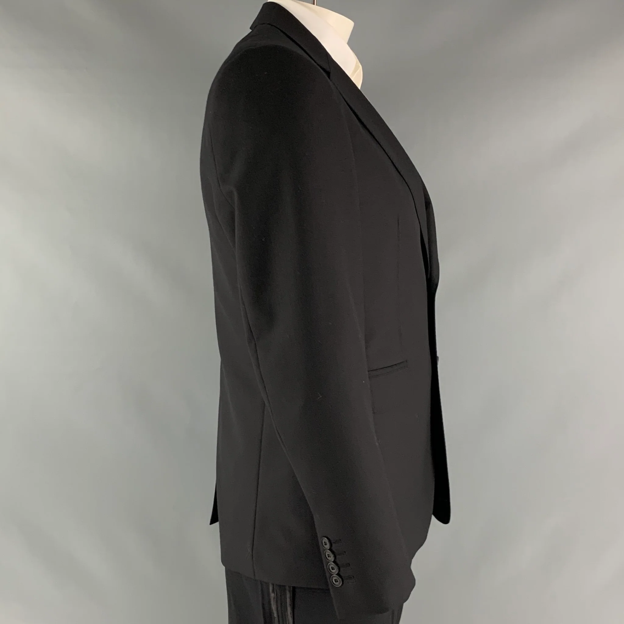 BURBERRY LONDON Size 42 Short Black Solid Wool Notch Lapel Sport Coat - Image 2