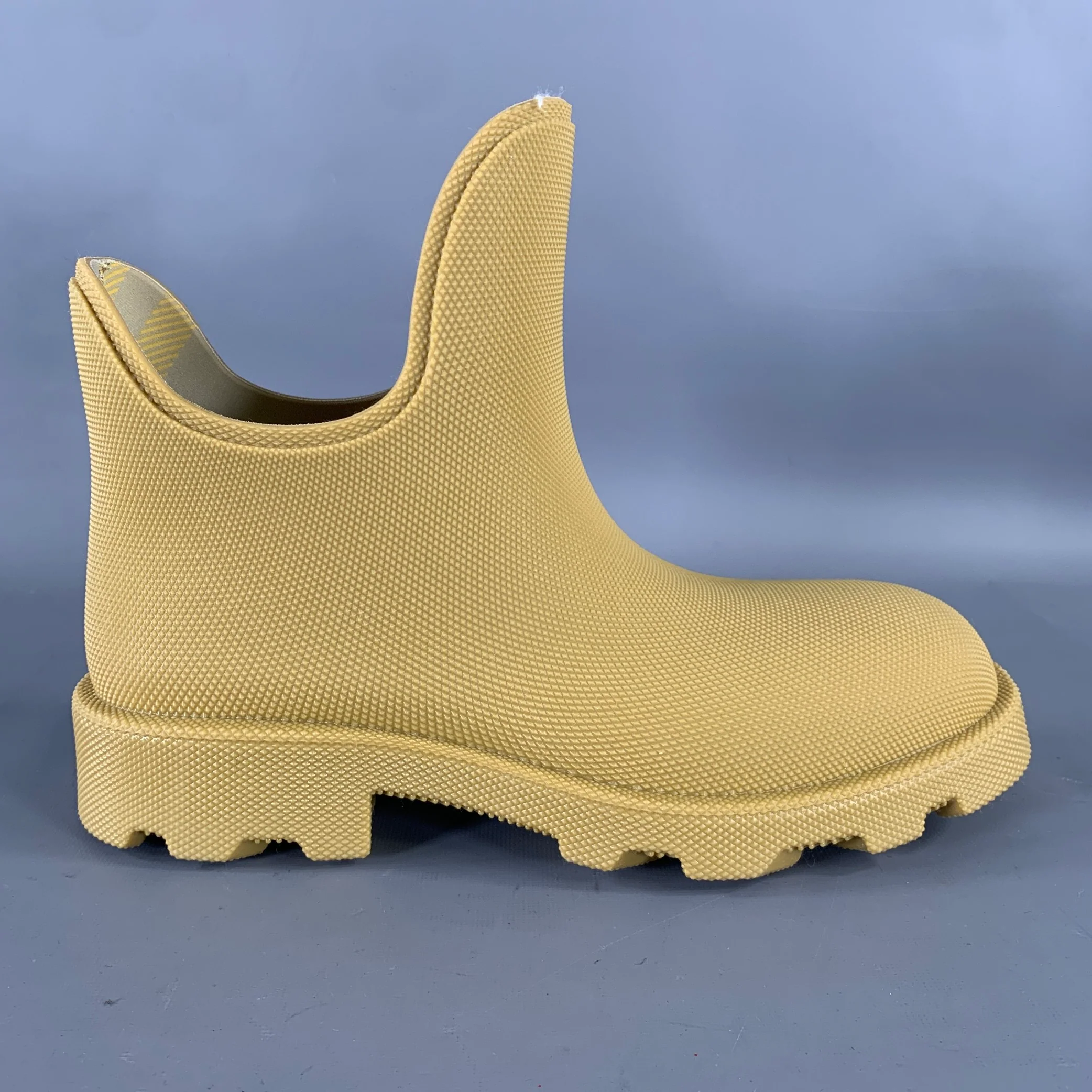 BURBERRY Size 10 Camel Pebble Grain Rubber Ankle Boots - Image 2