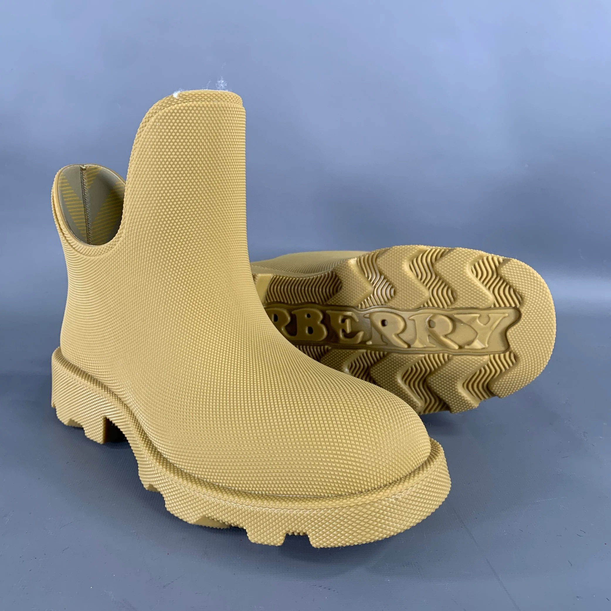 BURBERRY Size 10 Camel Pebble Grain Rubber Ankle Boots - Image 5