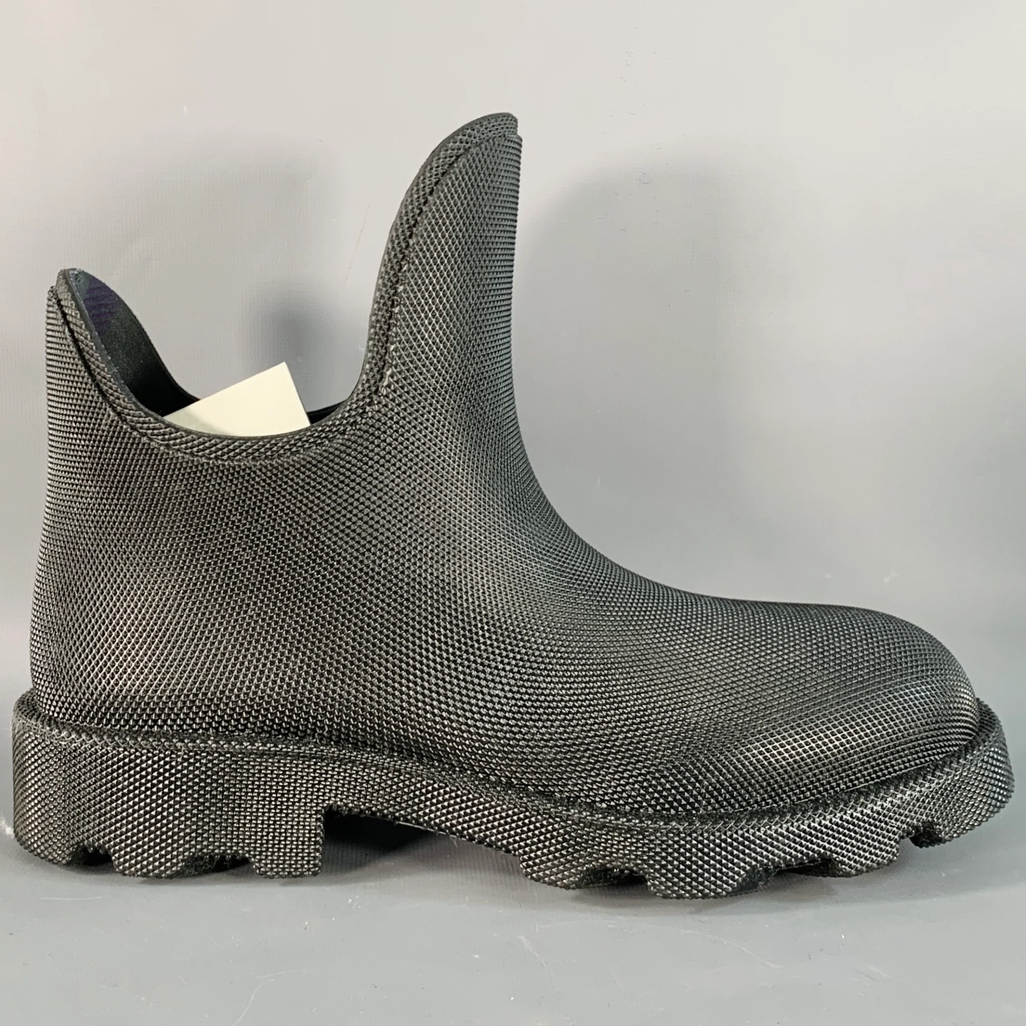 BURBERRY Size 10 Marsh Low Black Textured Rubber Lug Sole Ankle Rain Boots - Image 2