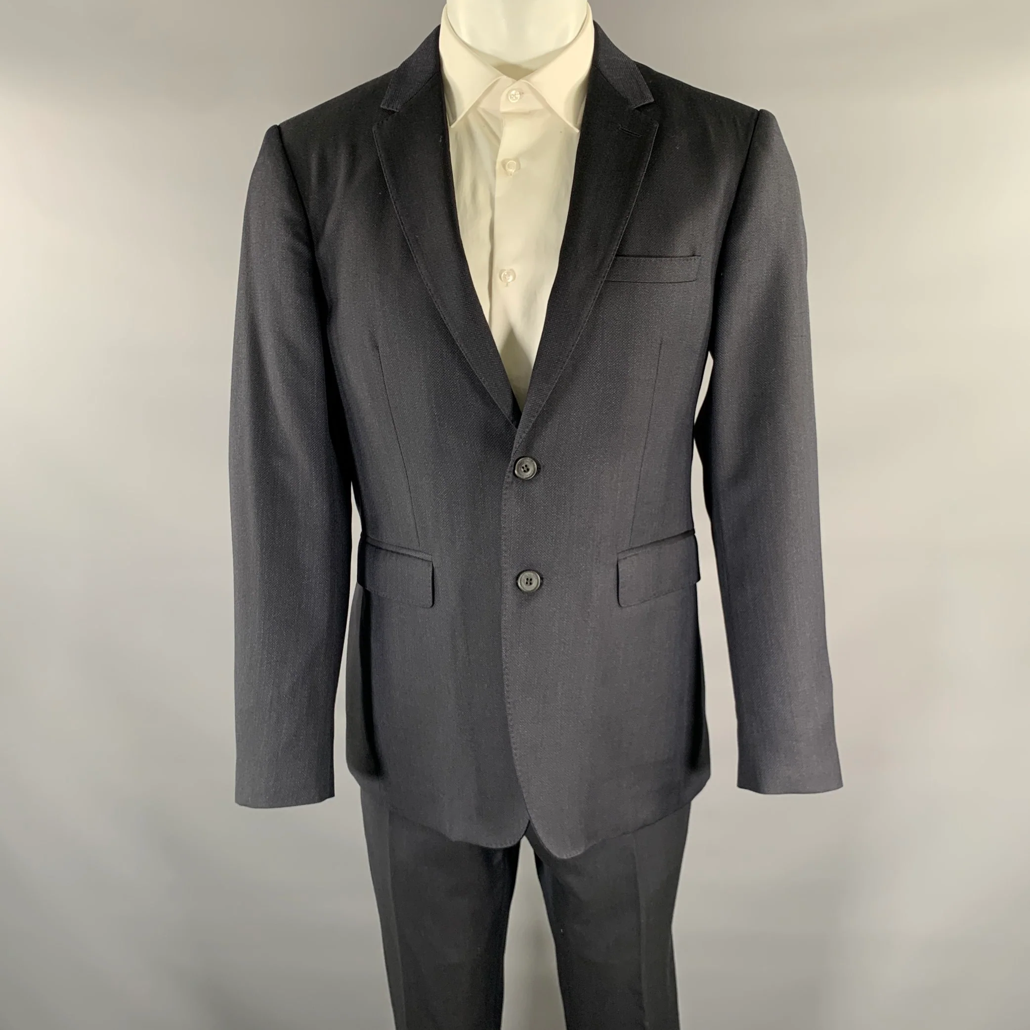 BURBERRY Size 40 Navy Heather Wool Two Button Suit
