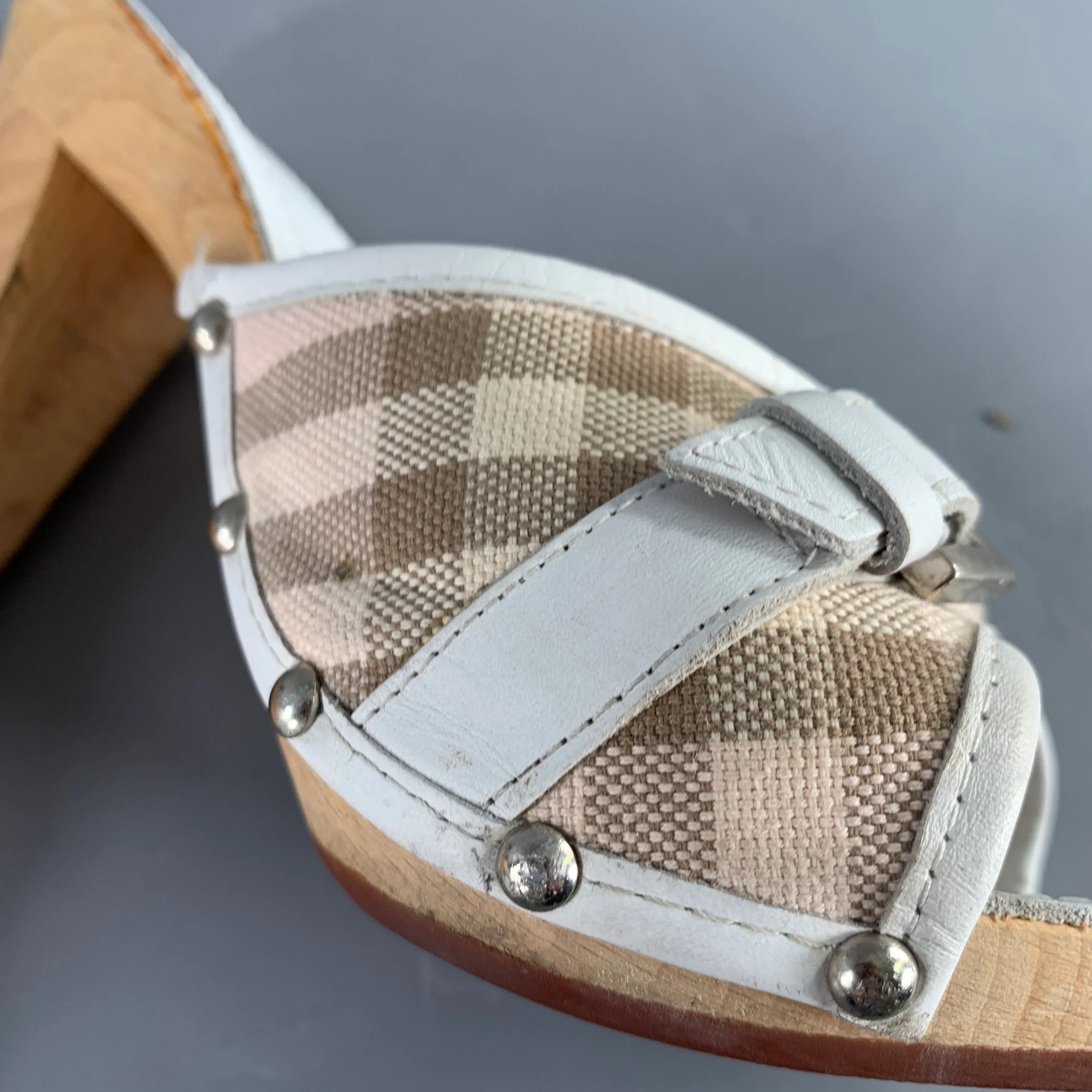 BURBERRY Size 7 White Beige Leather Plaid Buckle Sandals - Image 13