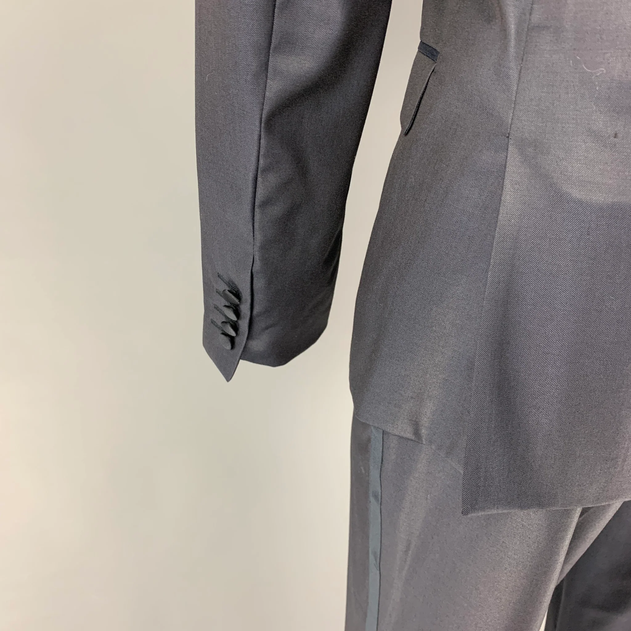 CALVIN KLEIN COLLECTION Size 34 Navy Black Wool Peak Lapel Tuxedo Suit - Image 4