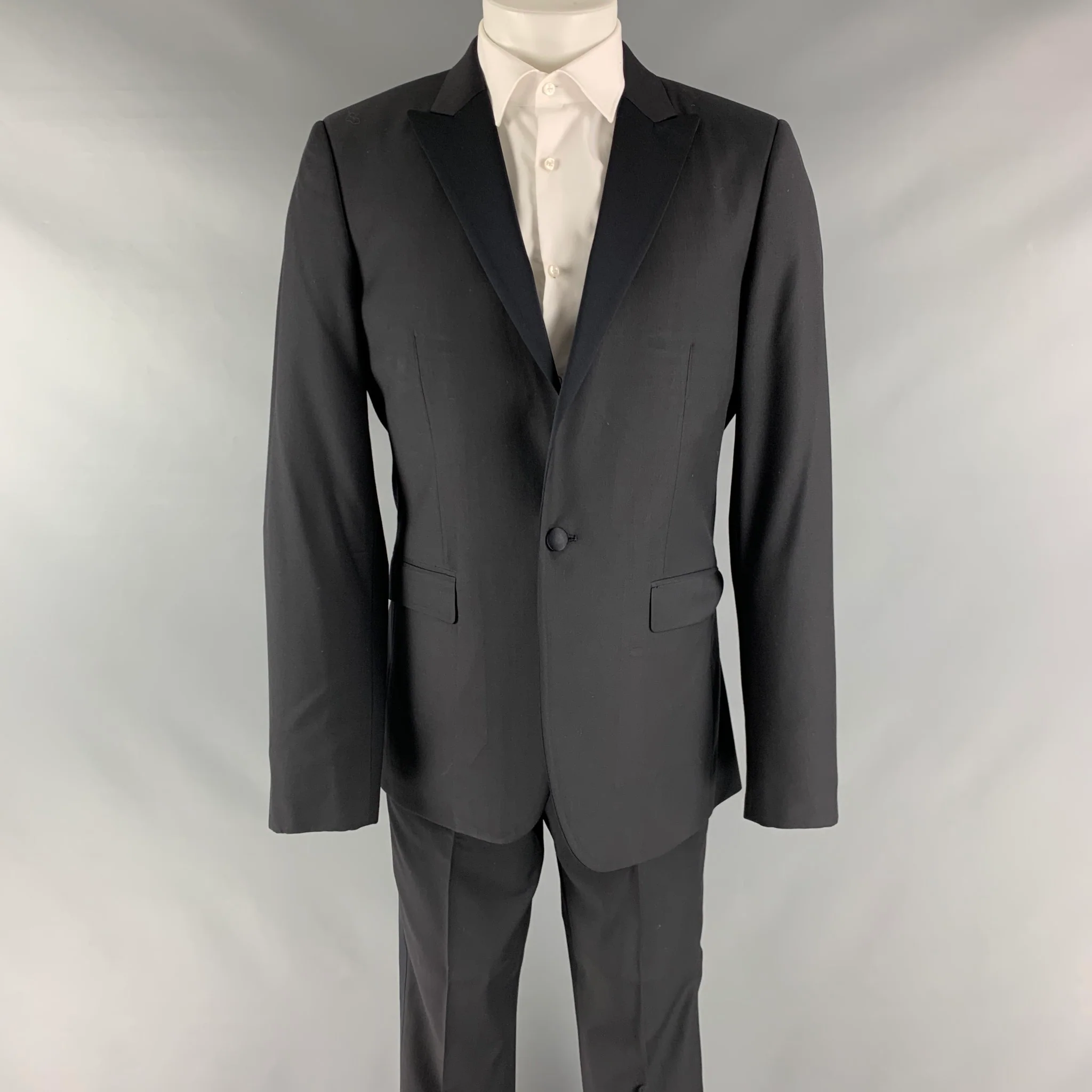 CALVIN KLEIN COLLECTION Size 38 Black Solid Wool Peak Lapel Tuxedo