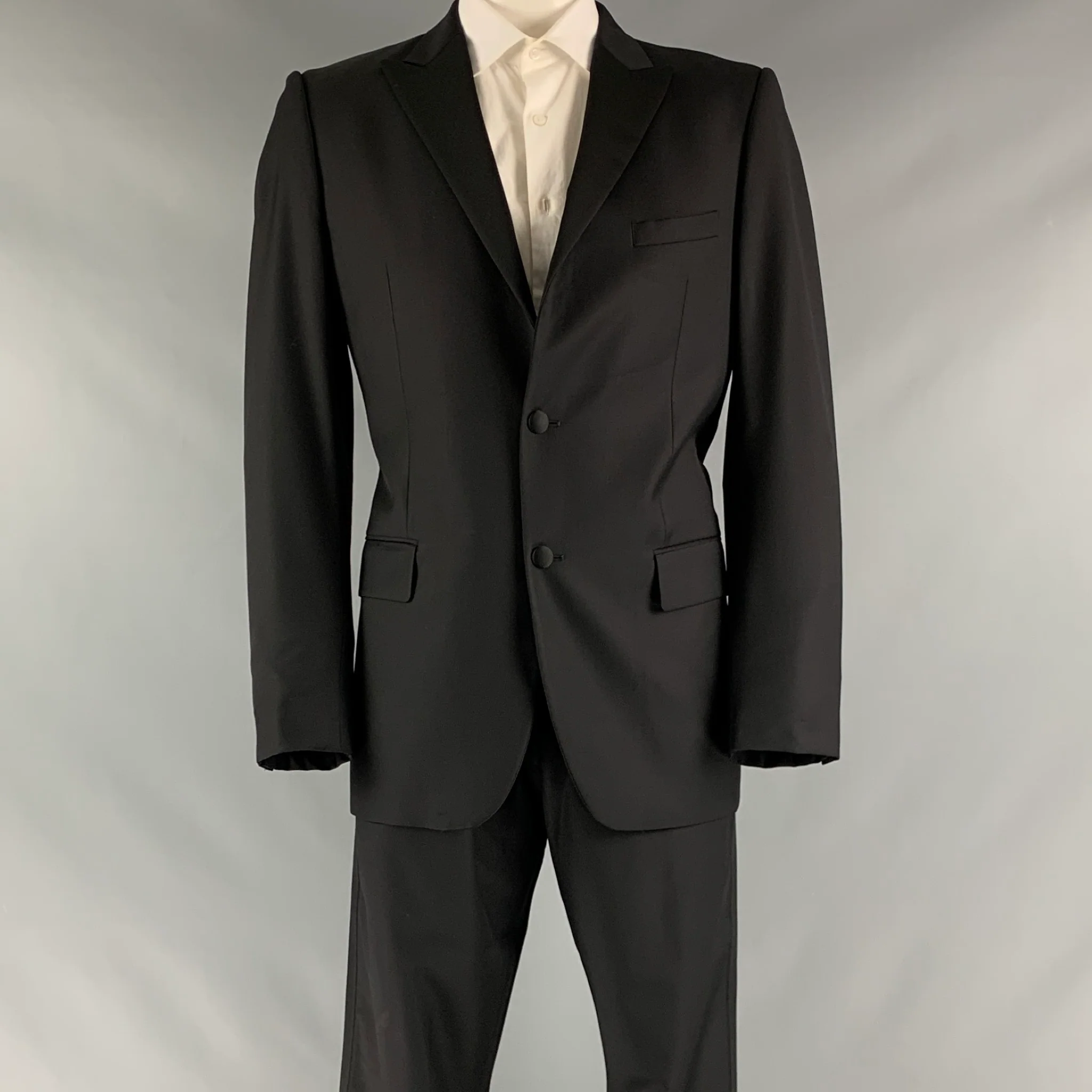 CALVIN KLEIN COLLECTION Size 42 Black Solid Wool Peak Lapel Tuxedo