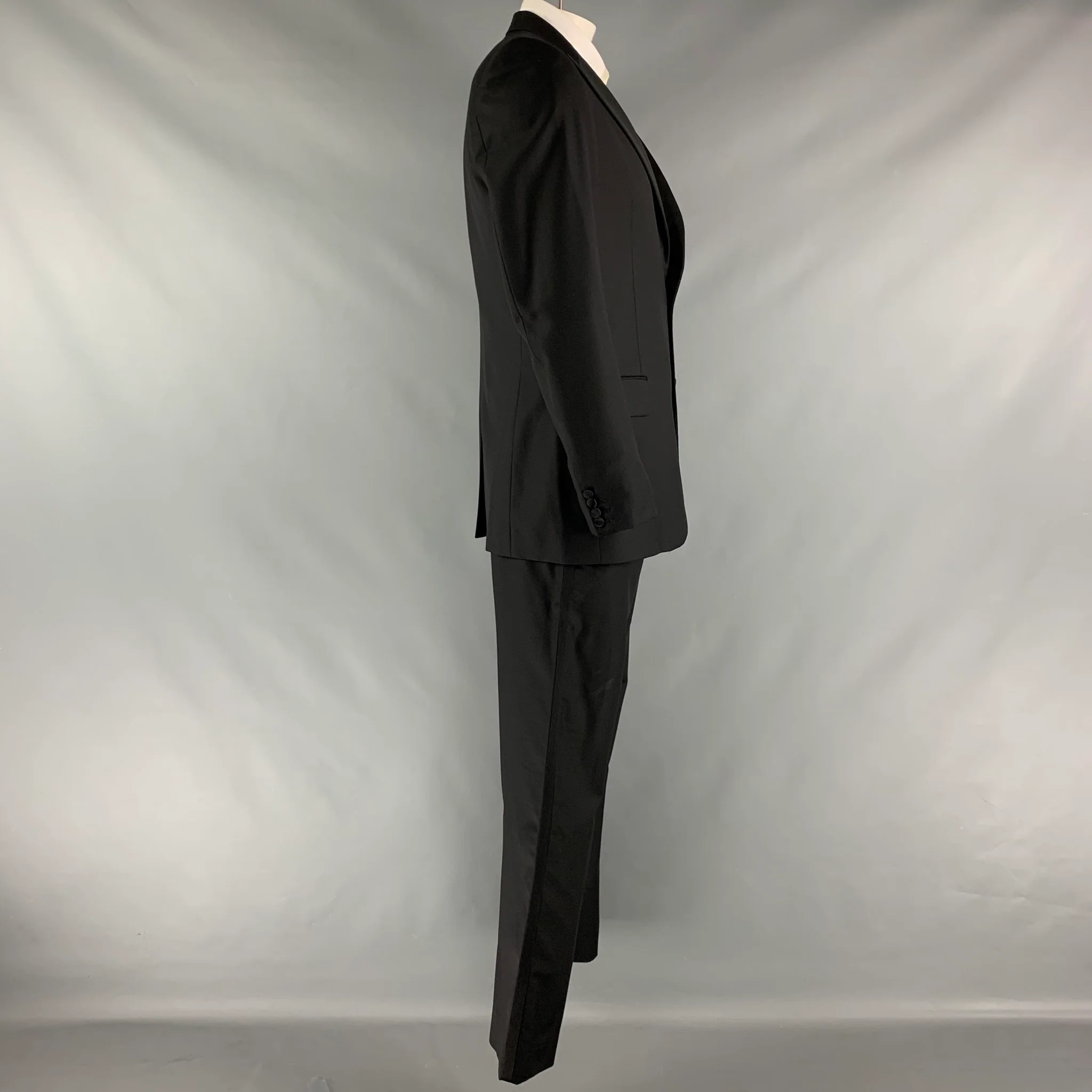CALVIN KLEIN COLLECTION Size 42 Black Solid Wool Peak Lapel Tuxedo - Image 3