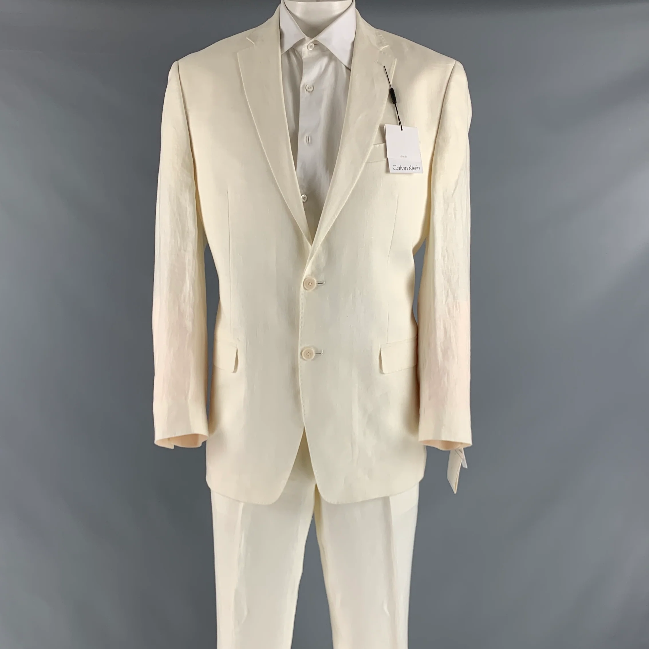 CALVIN KLEIN Size 44 Long Cream Linen Single breasted Suit