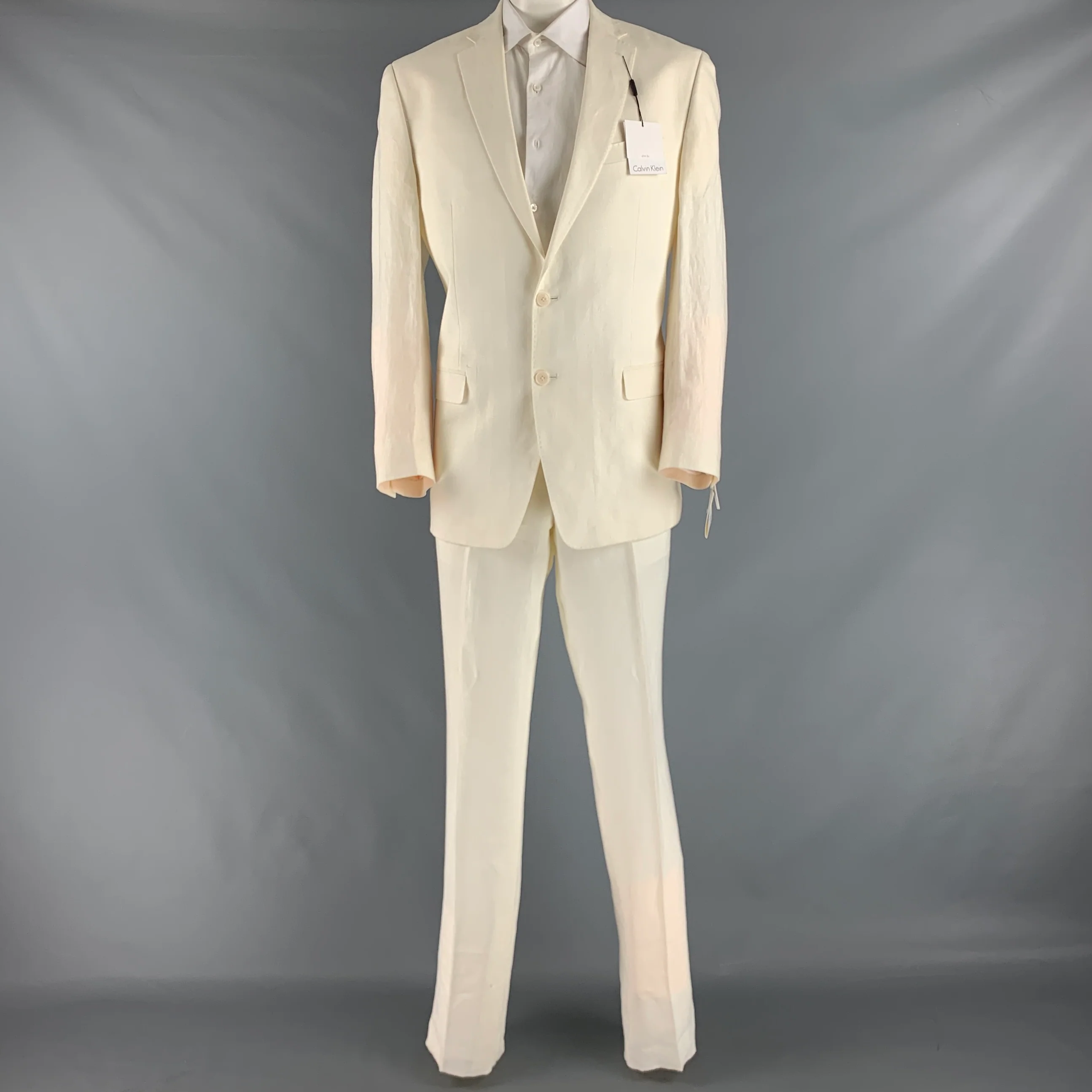 CALVIN KLEIN Size 44 Long Cream Linen Single breasted Suit - Image 2