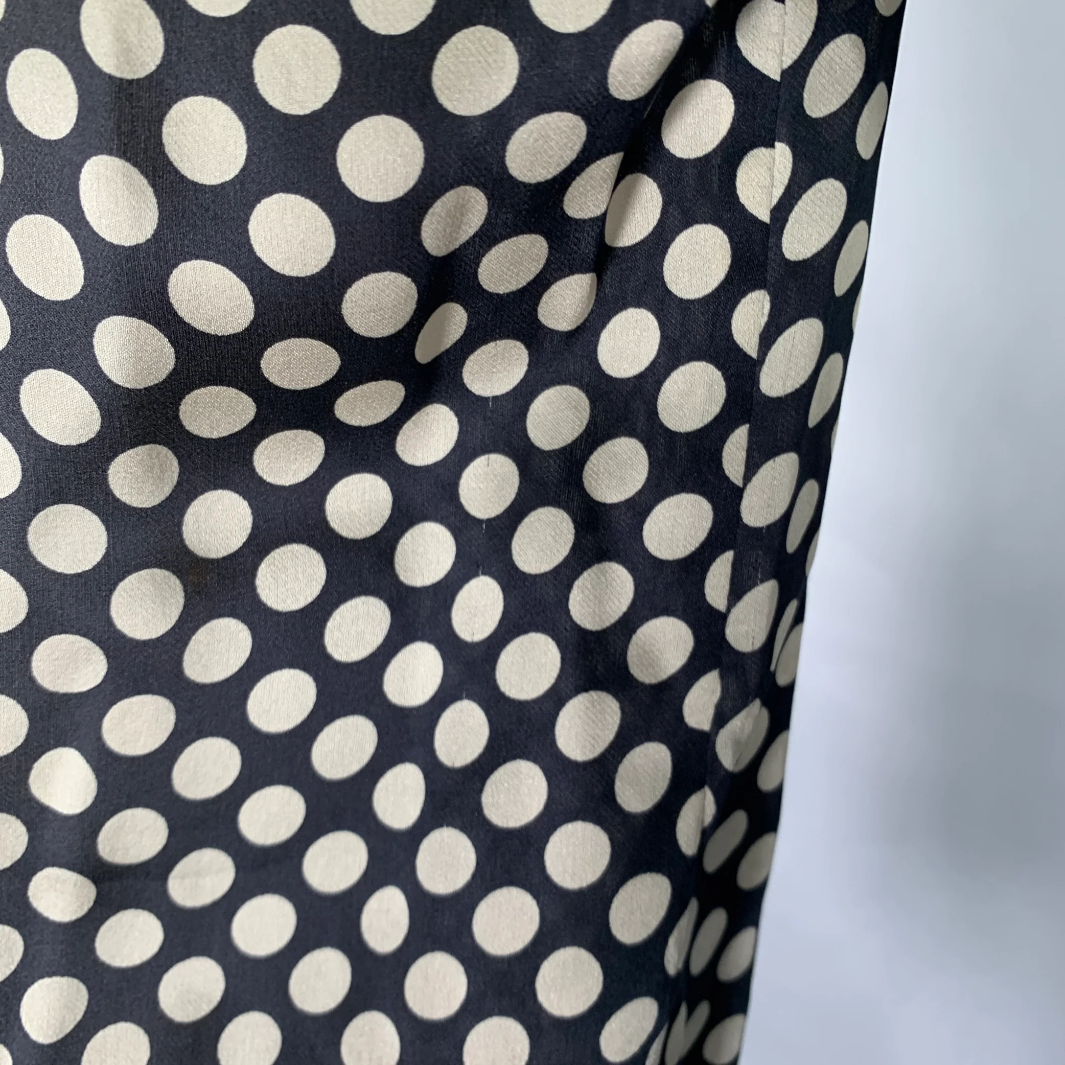 CAROLINA HERRERA Size 8 Black Ivory Silk Polka Dot Pop Over Blouse - Image 5