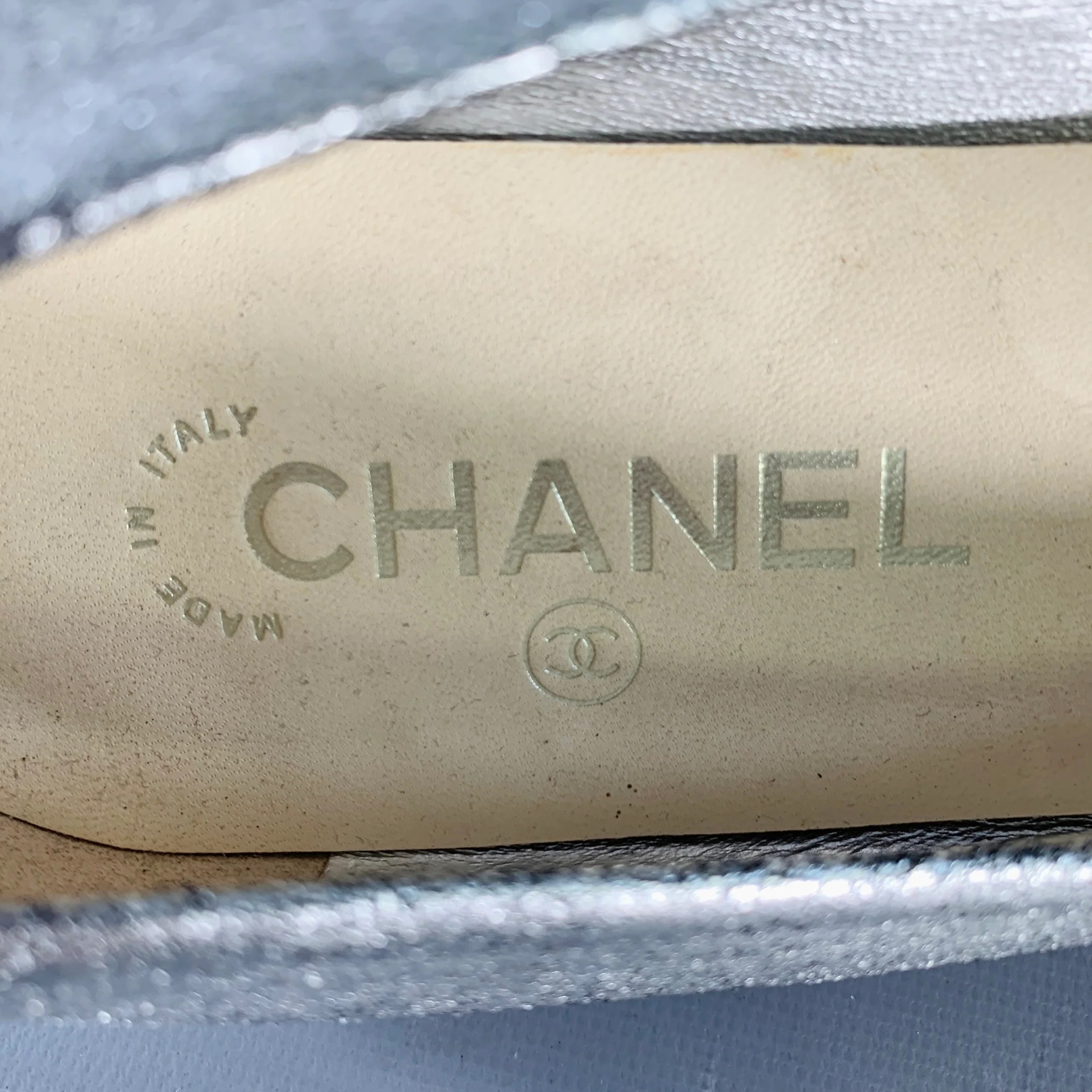 CHANEL Size 10.5 Silver Metallic Textured Suede Ballet Flats - Image 7